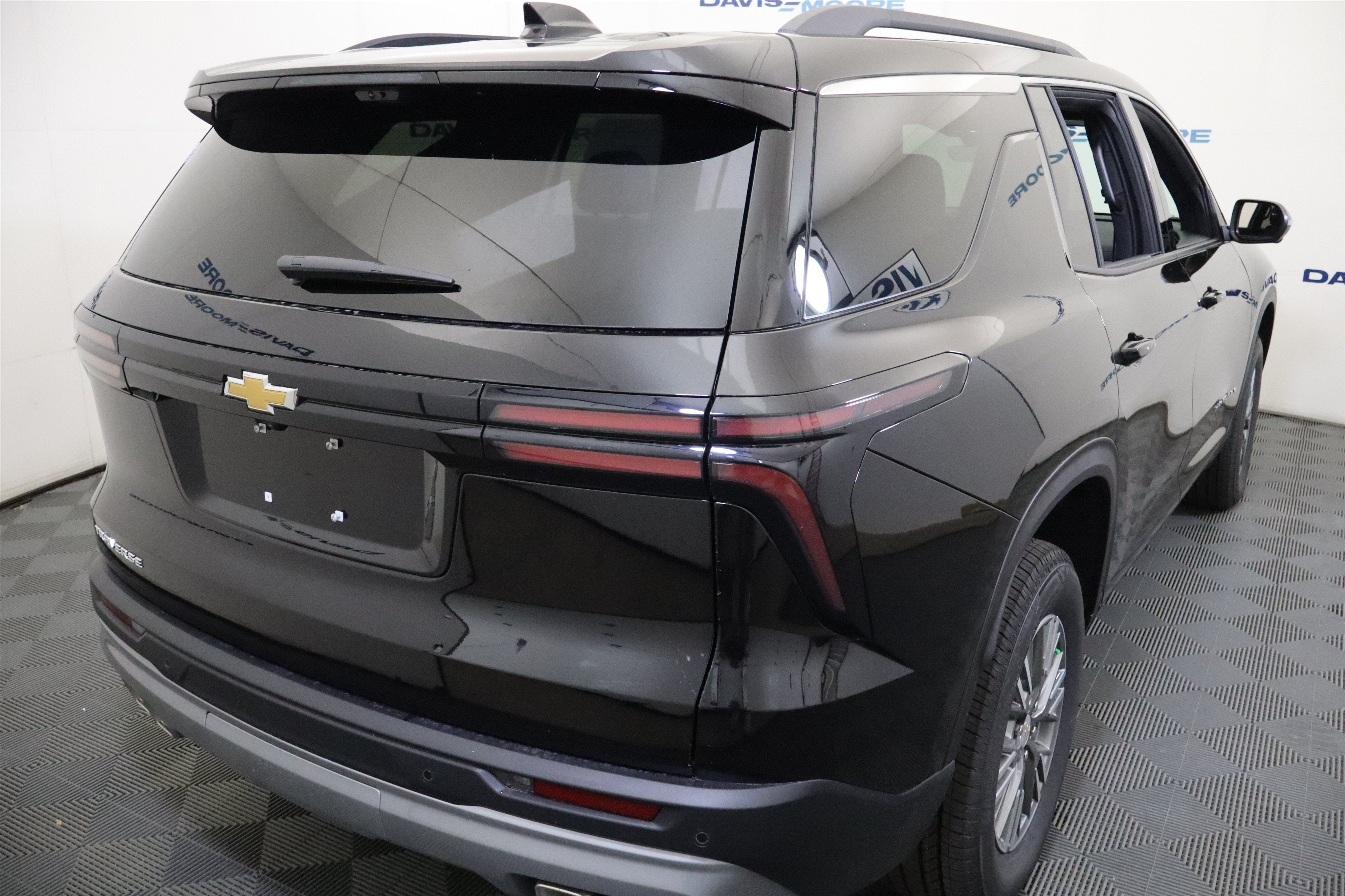 2027 Chevrolet Traverse FWD LT