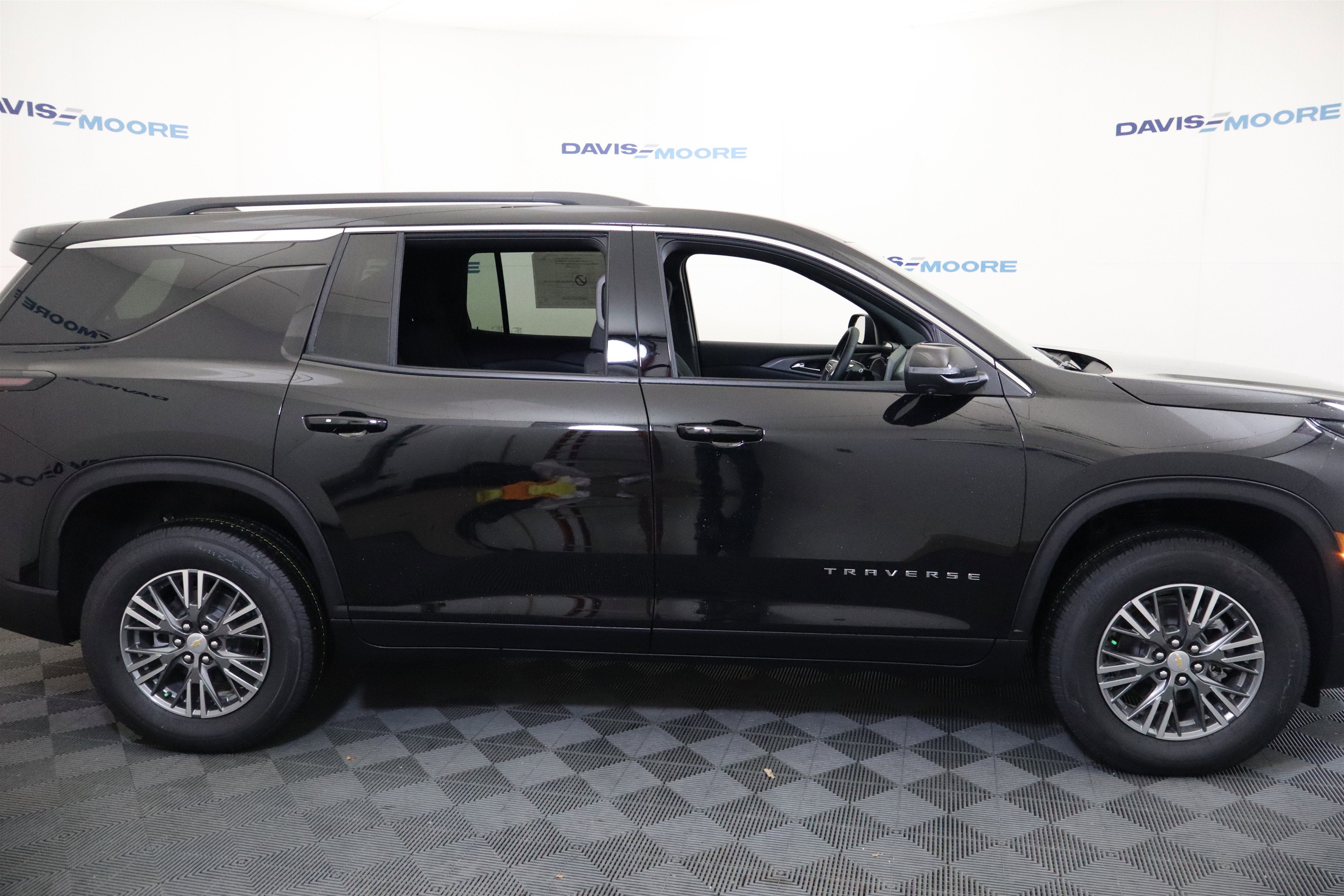 2026 Chevrolet Traverse FWD LT
