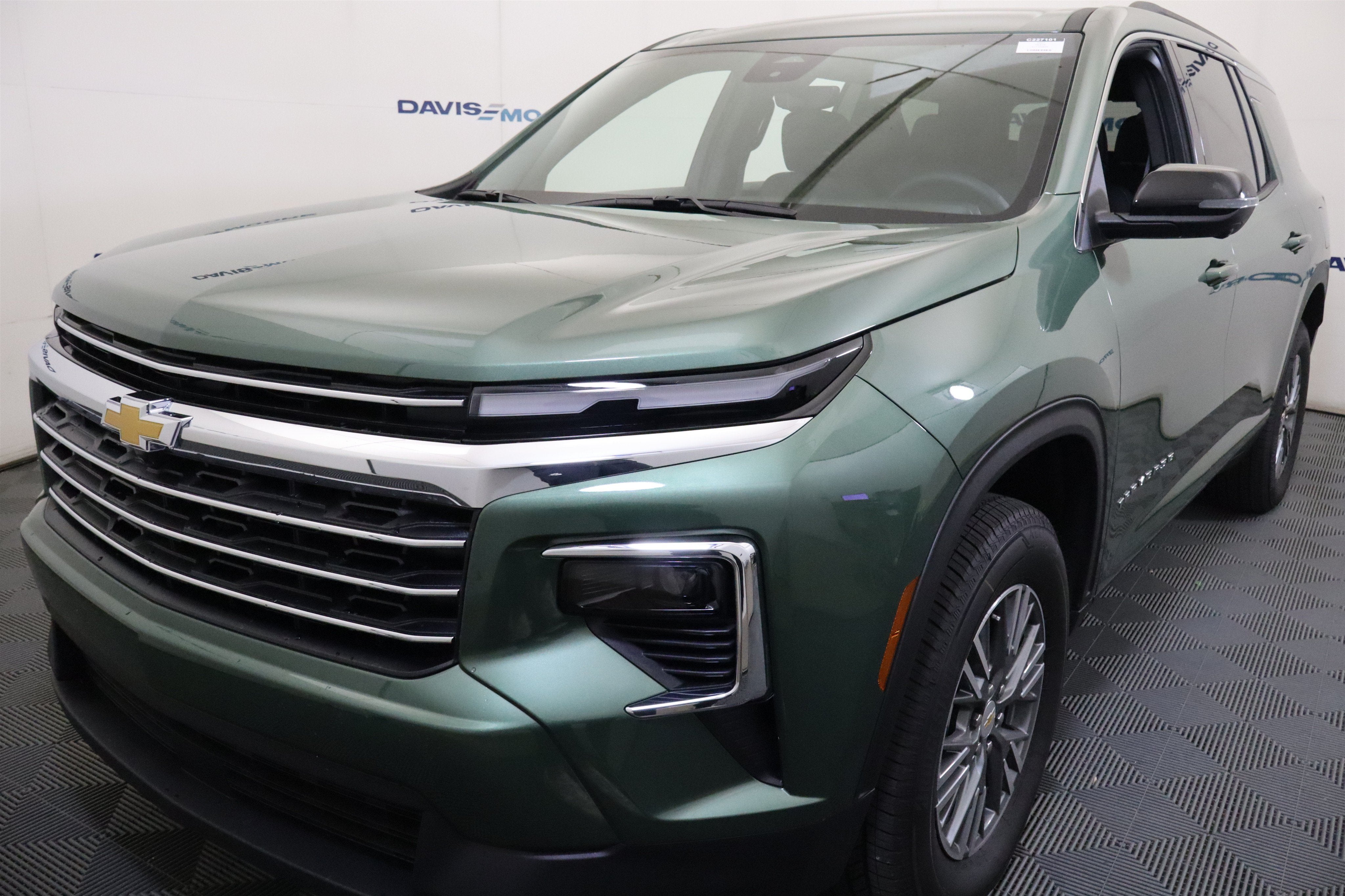 2027 Chevrolet Traverse FWD LT