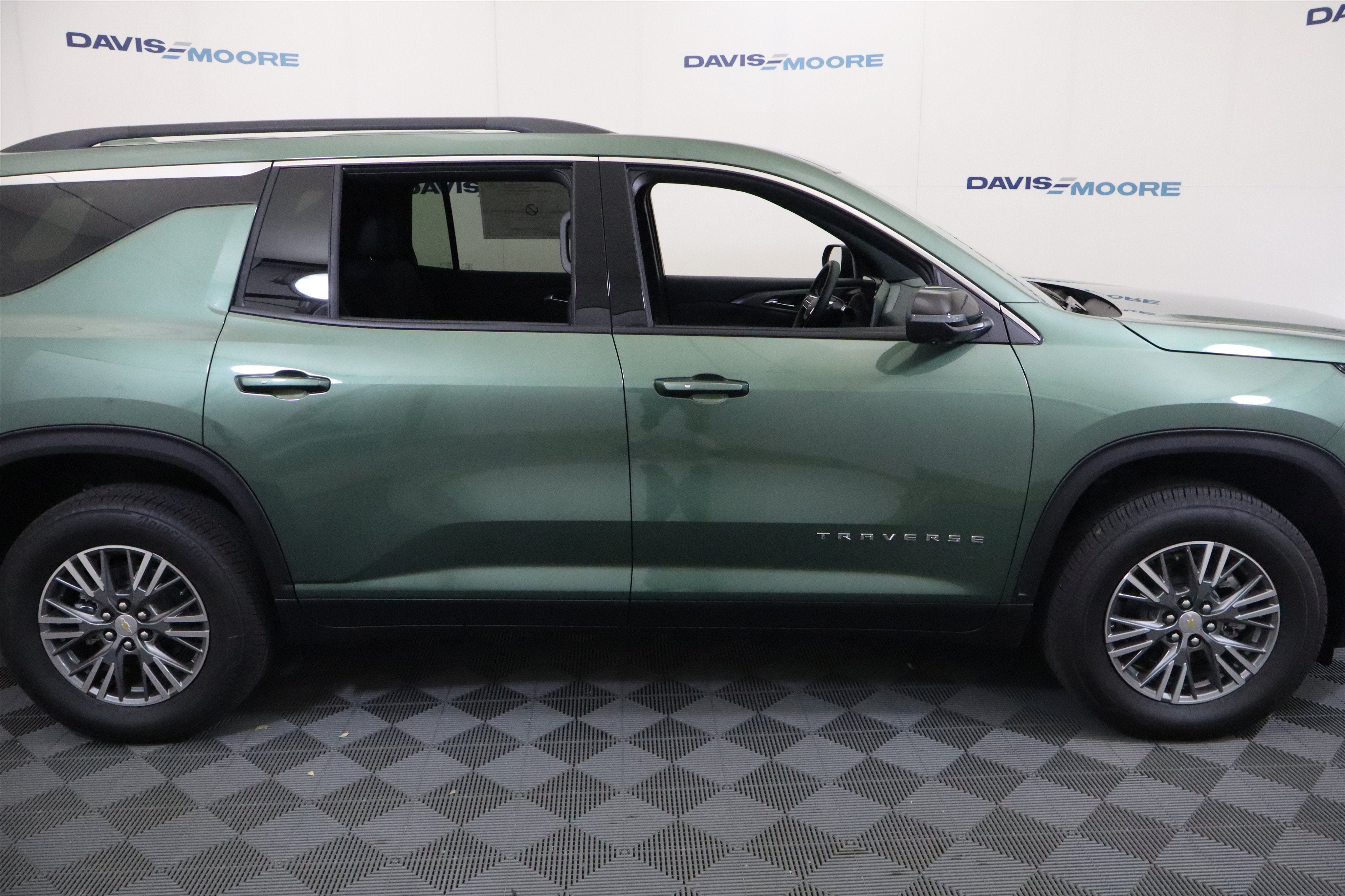 2027 Chevrolet Traverse FWD LT