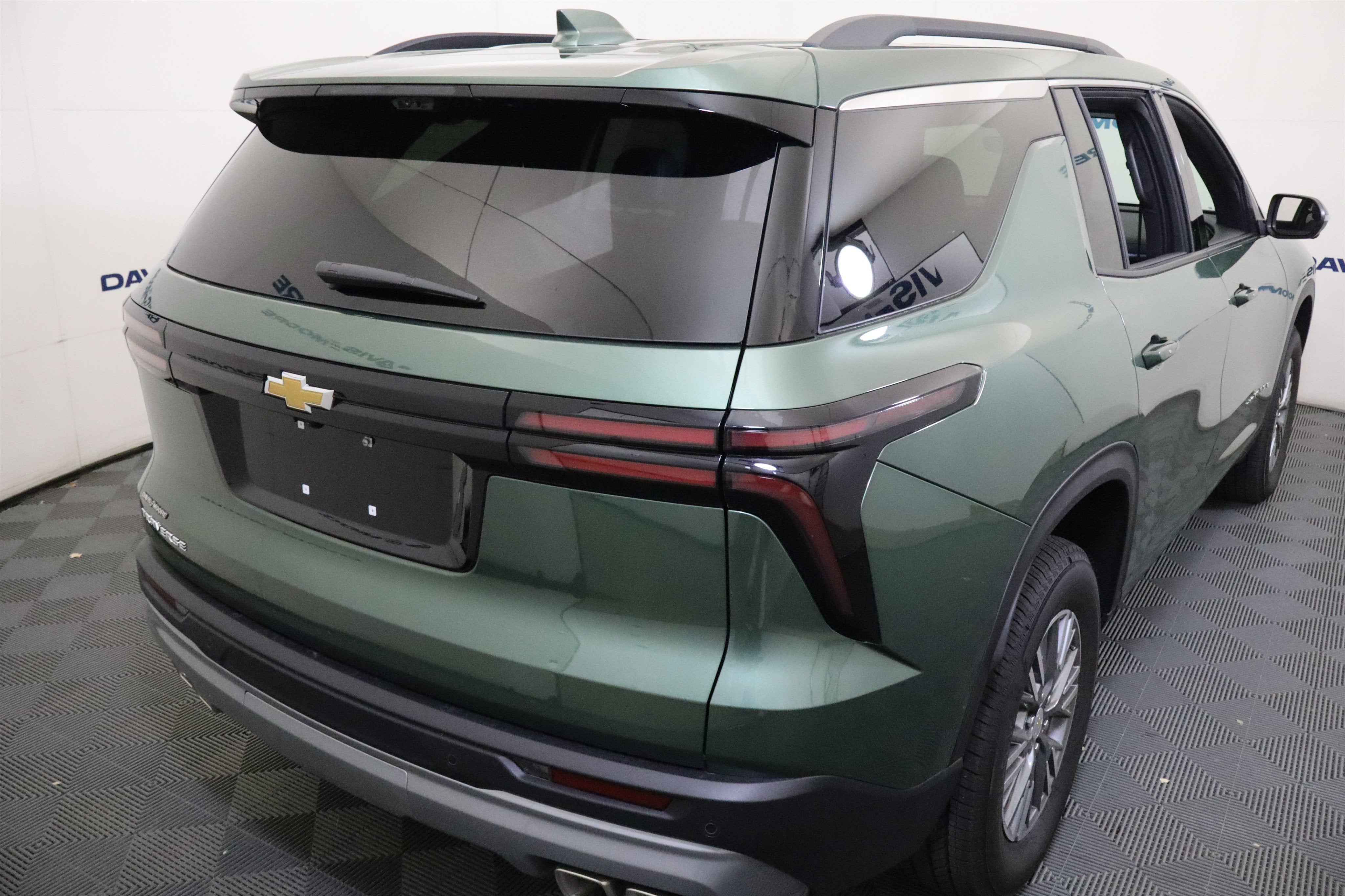 2027 Chevrolet Traverse FWD LT