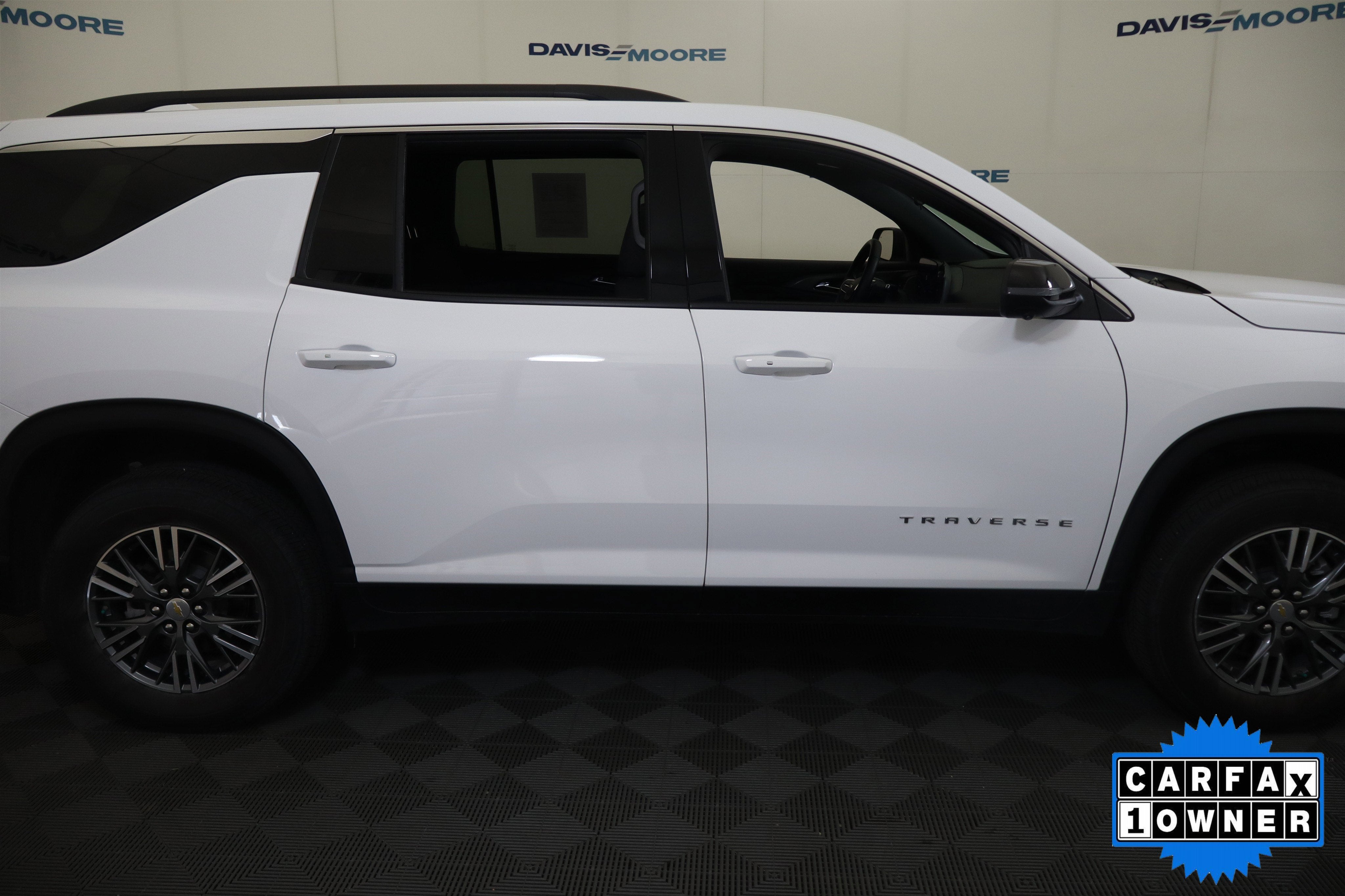 2024 Chevrolet Traverse FWD LT