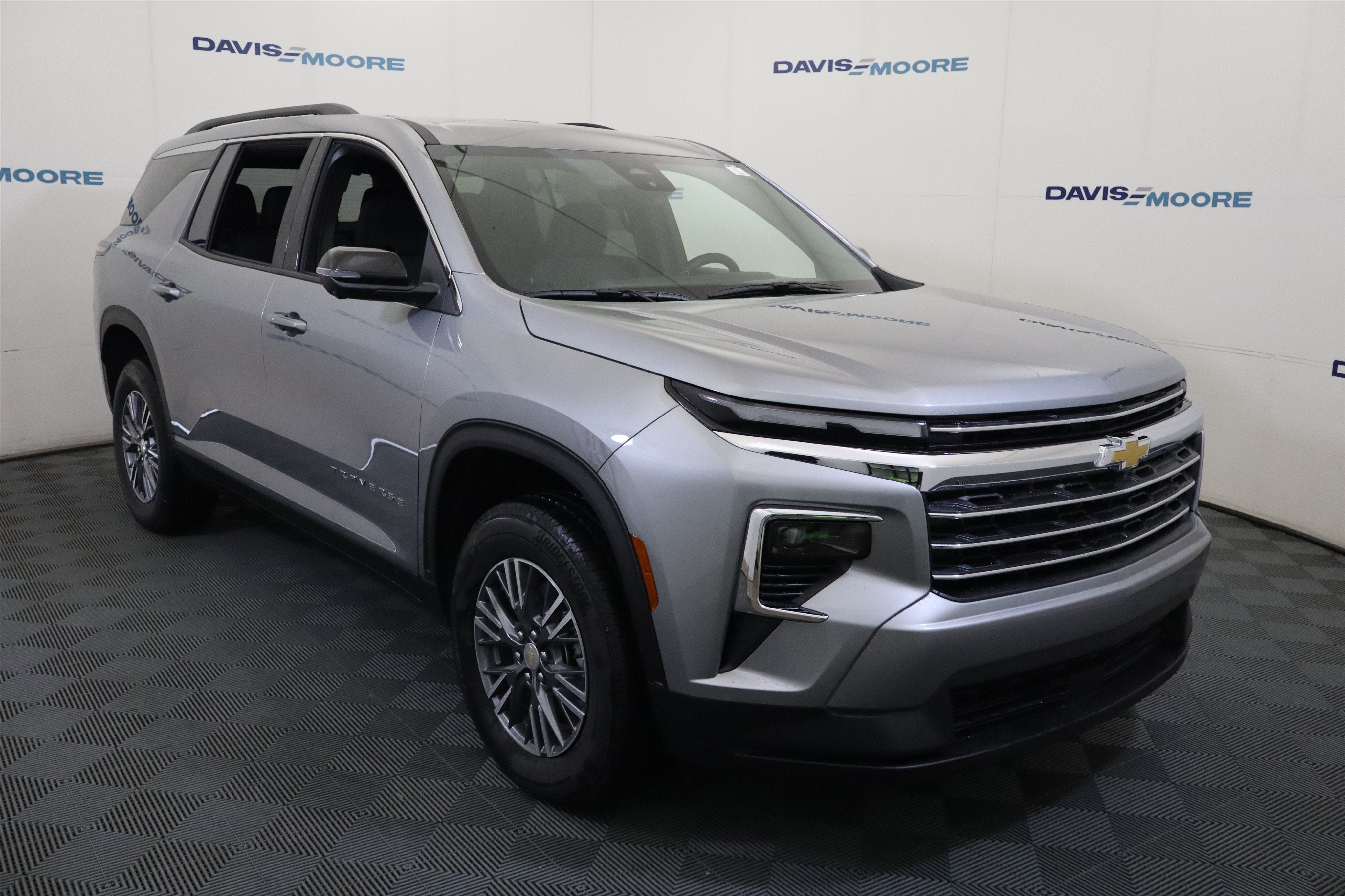 2026 Chevrolet Traverse FWD LT