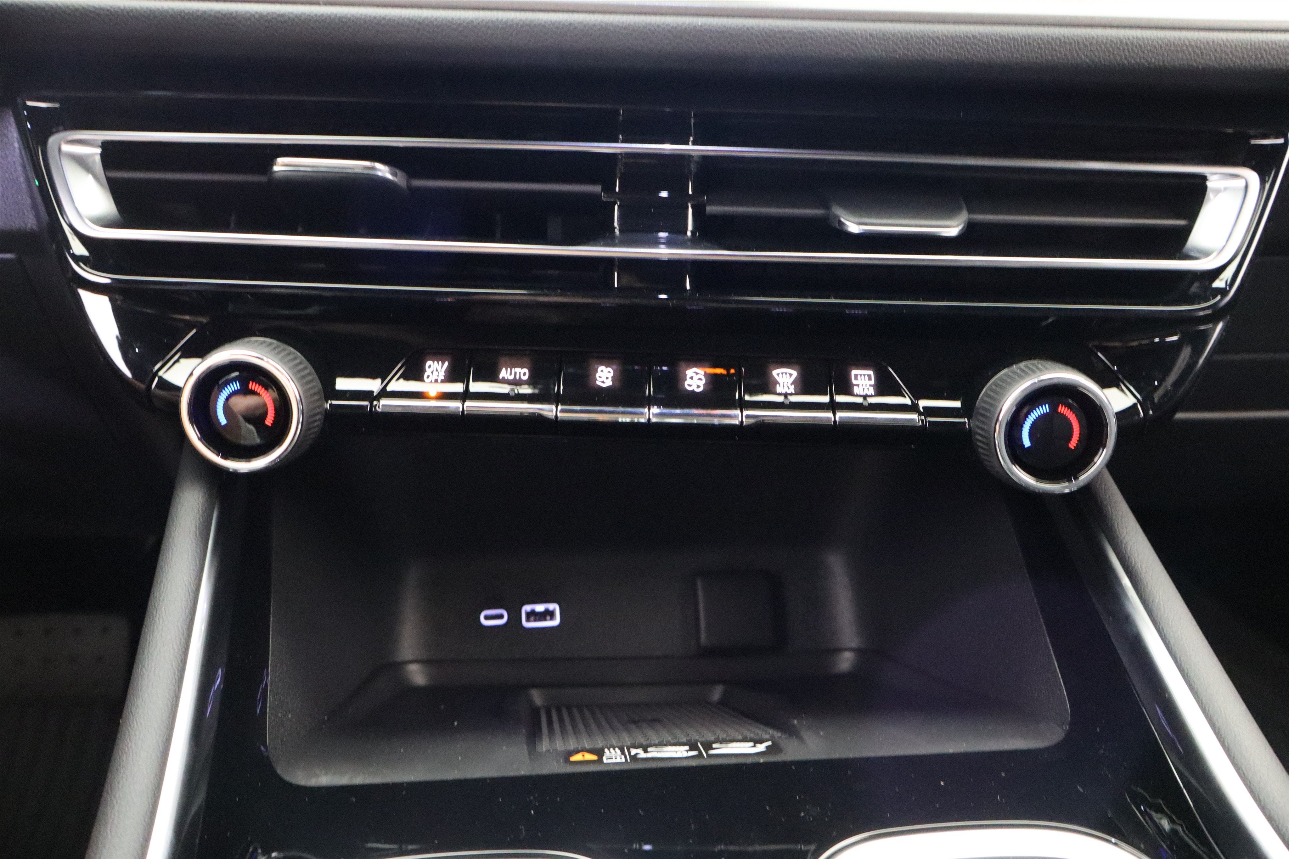 2027 Chevrolet Traverse FWD LT