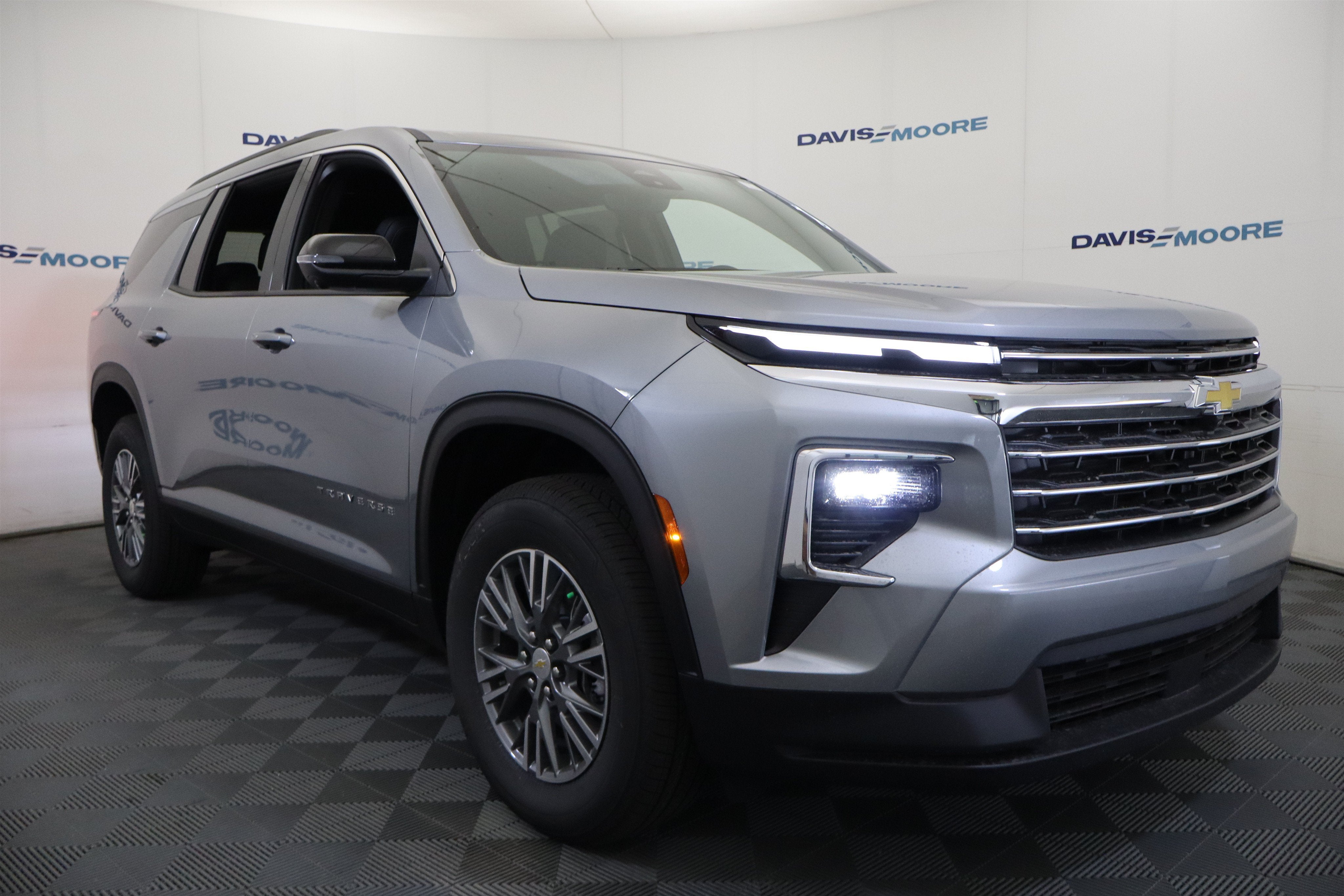 2027 Chevrolet Traverse FWD LT