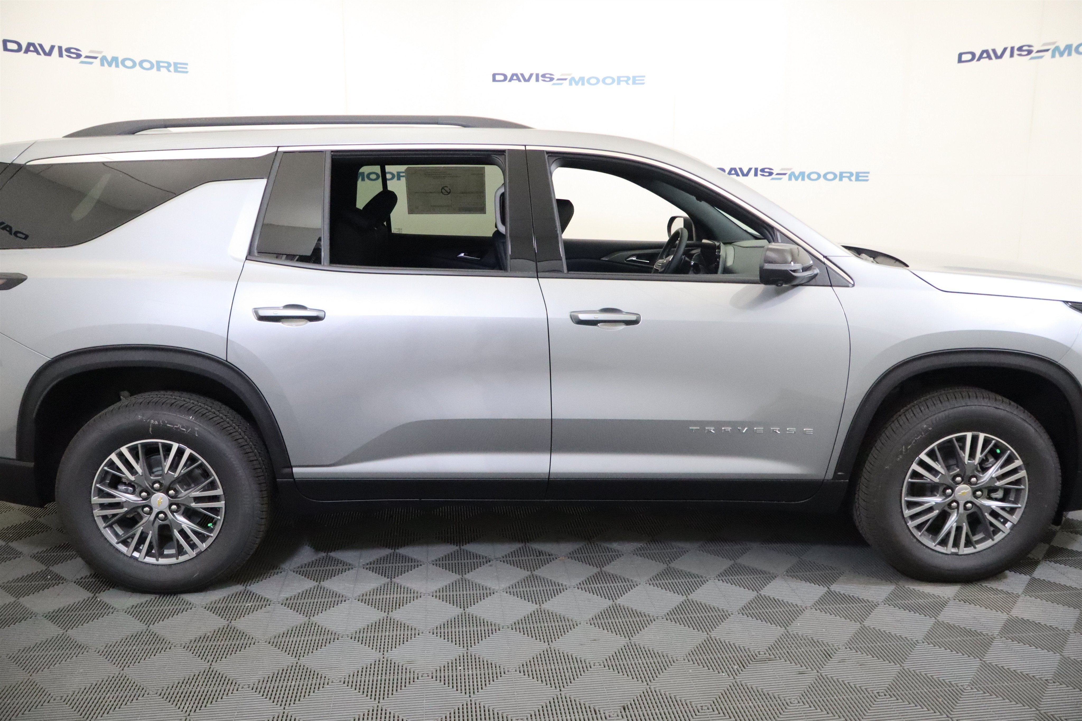 2027 Chevrolet Traverse FWD LT