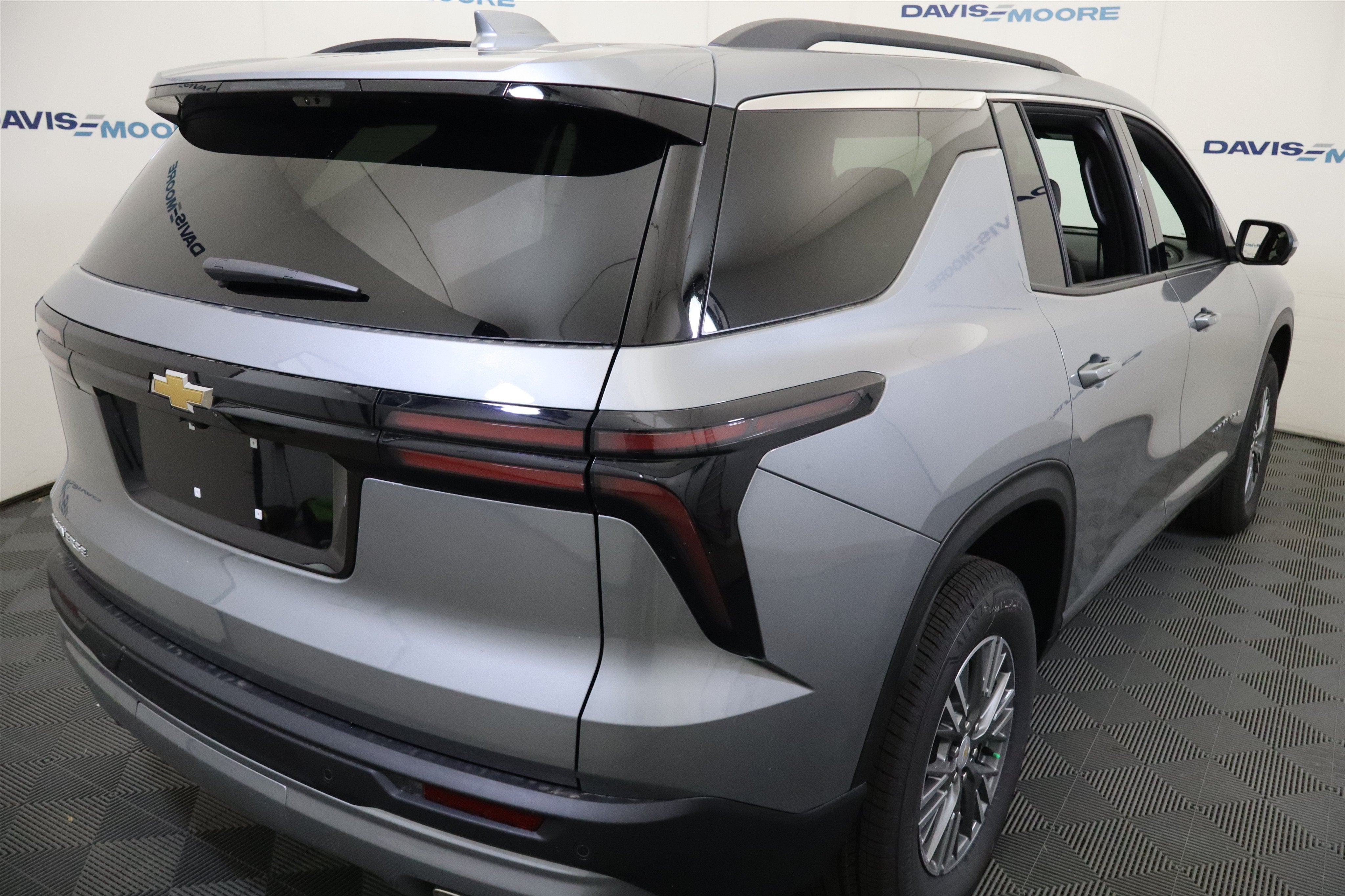 2027 Chevrolet Traverse FWD LT