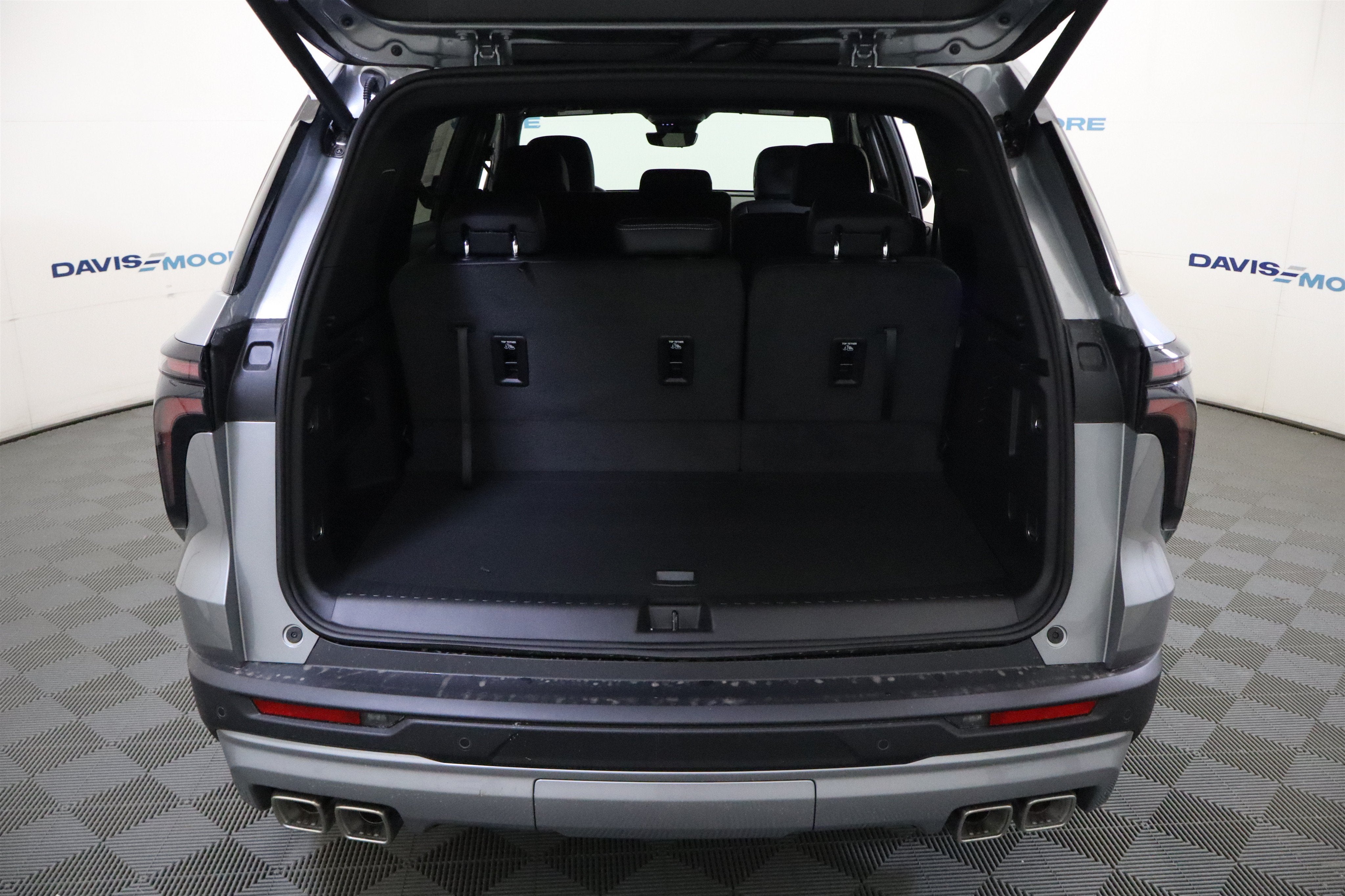 2027 Chevrolet Traverse FWD LT