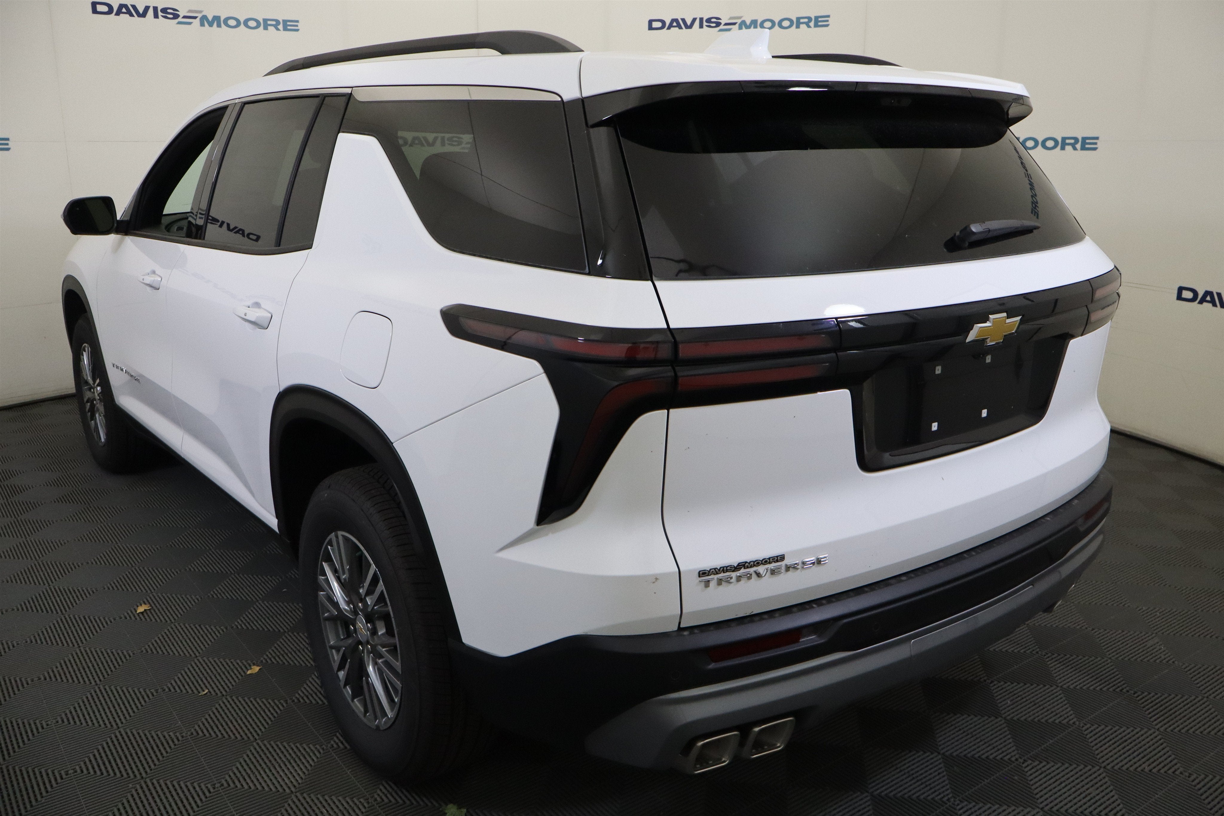 2027 Chevrolet Traverse FWD LT