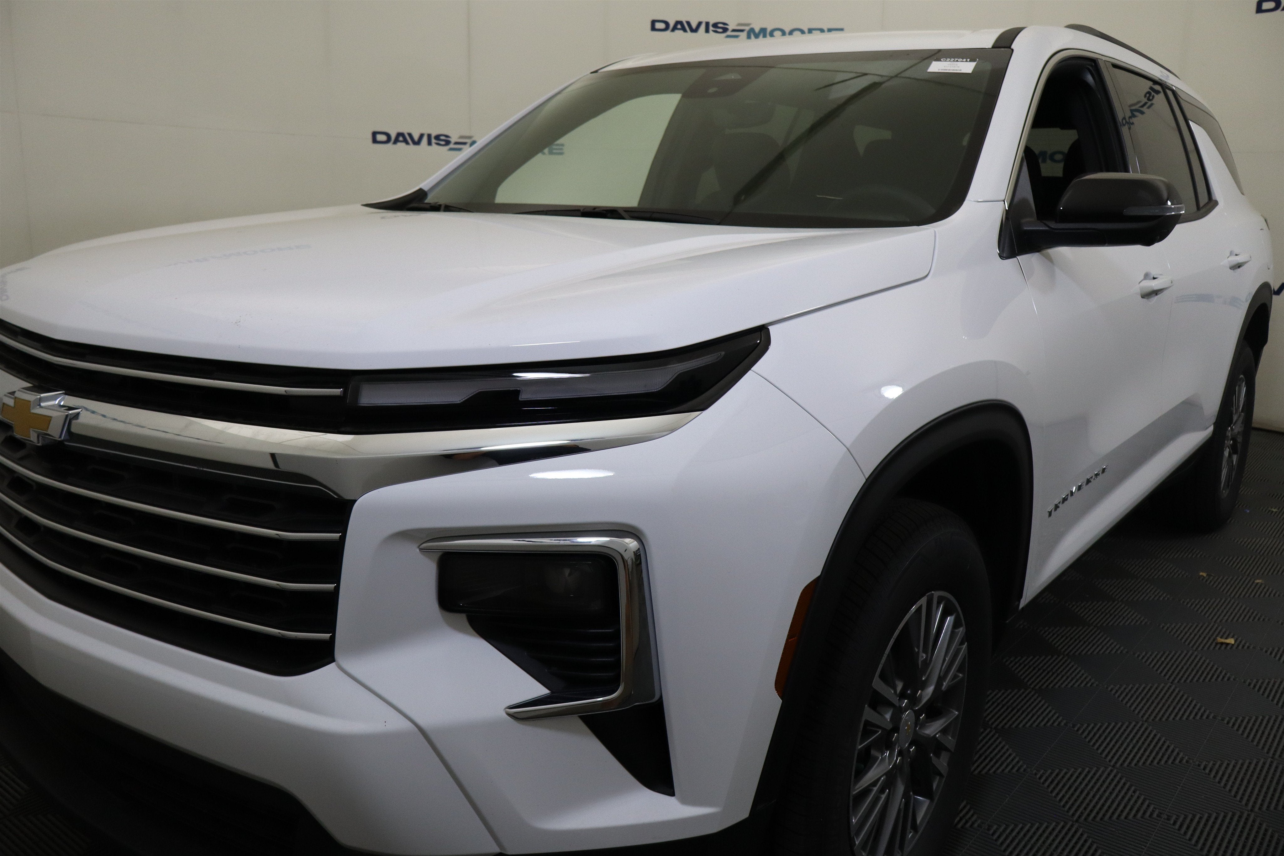 2027 Chevrolet Traverse FWD LT