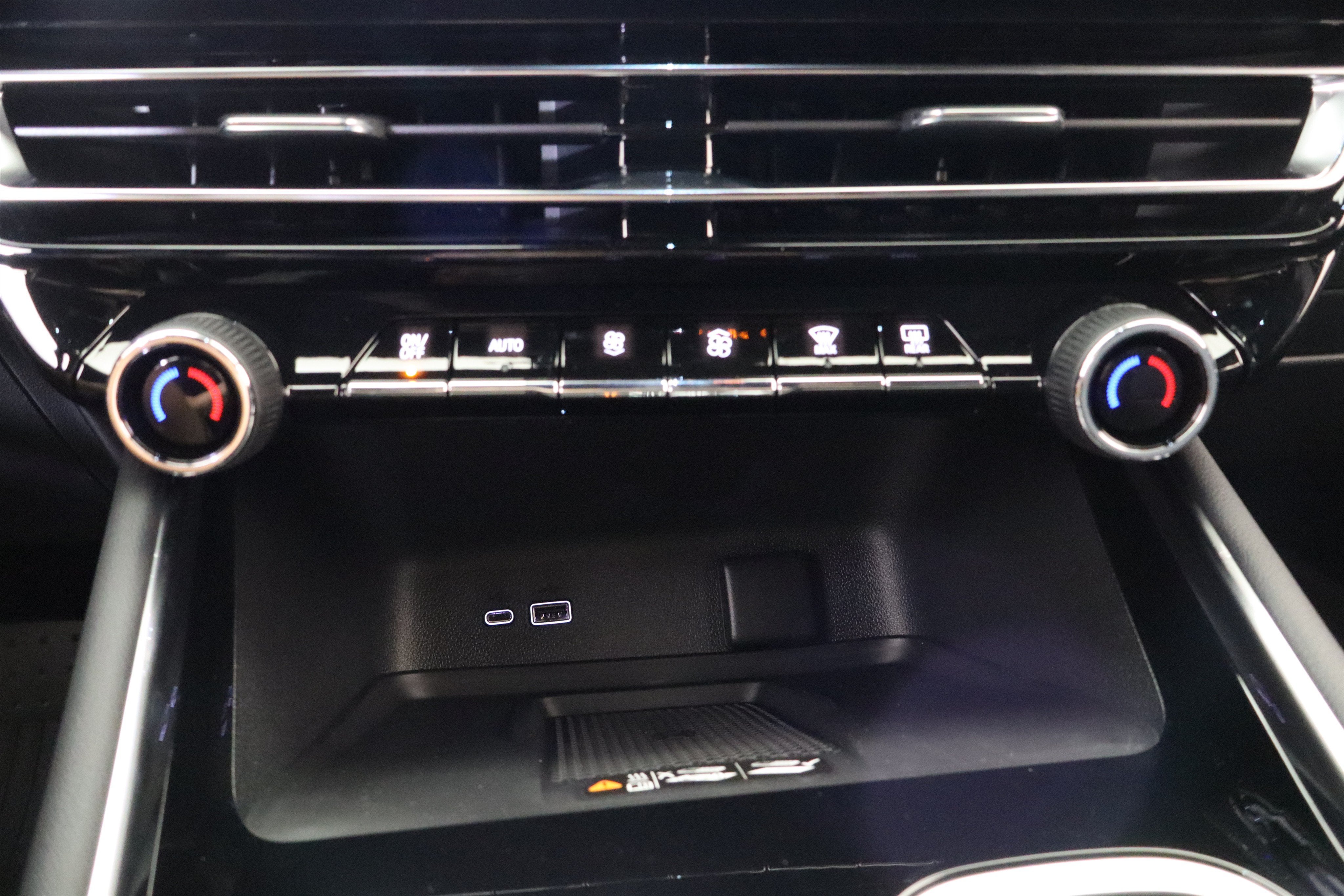 2027 Chevrolet Traverse FWD LT