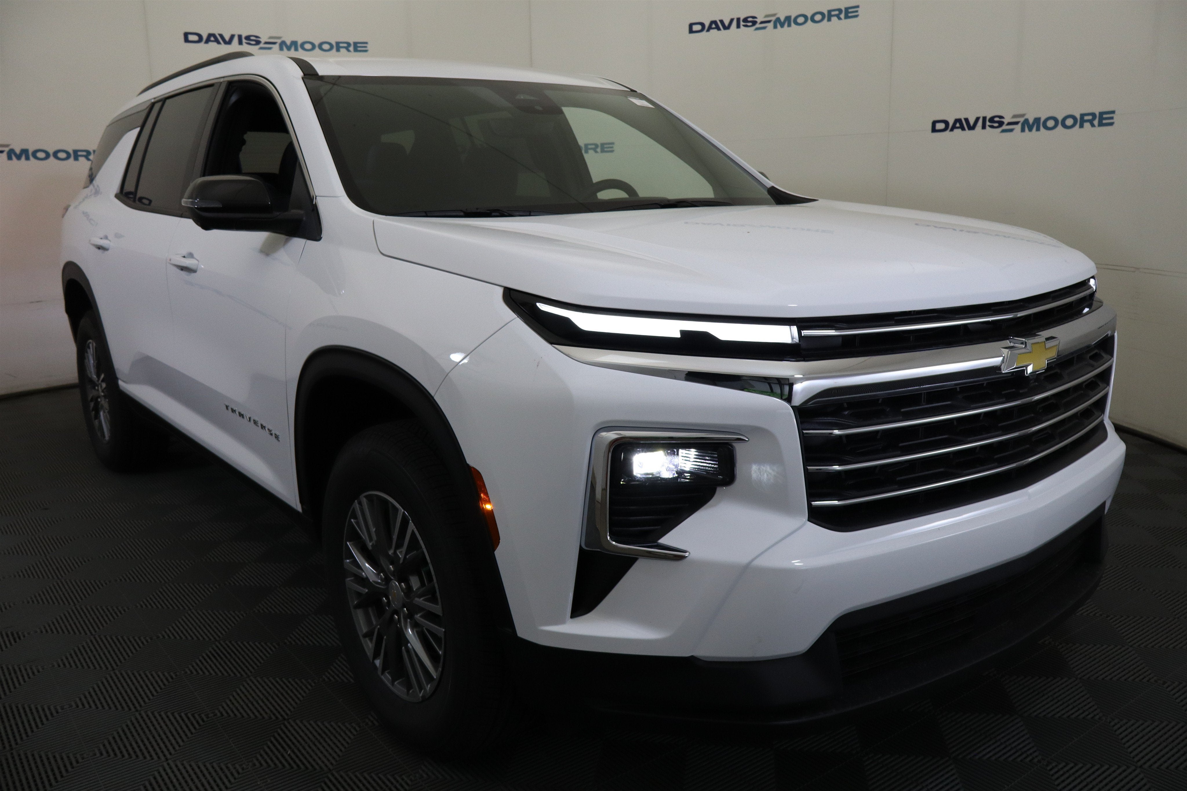 2027 Chevrolet Traverse FWD LT