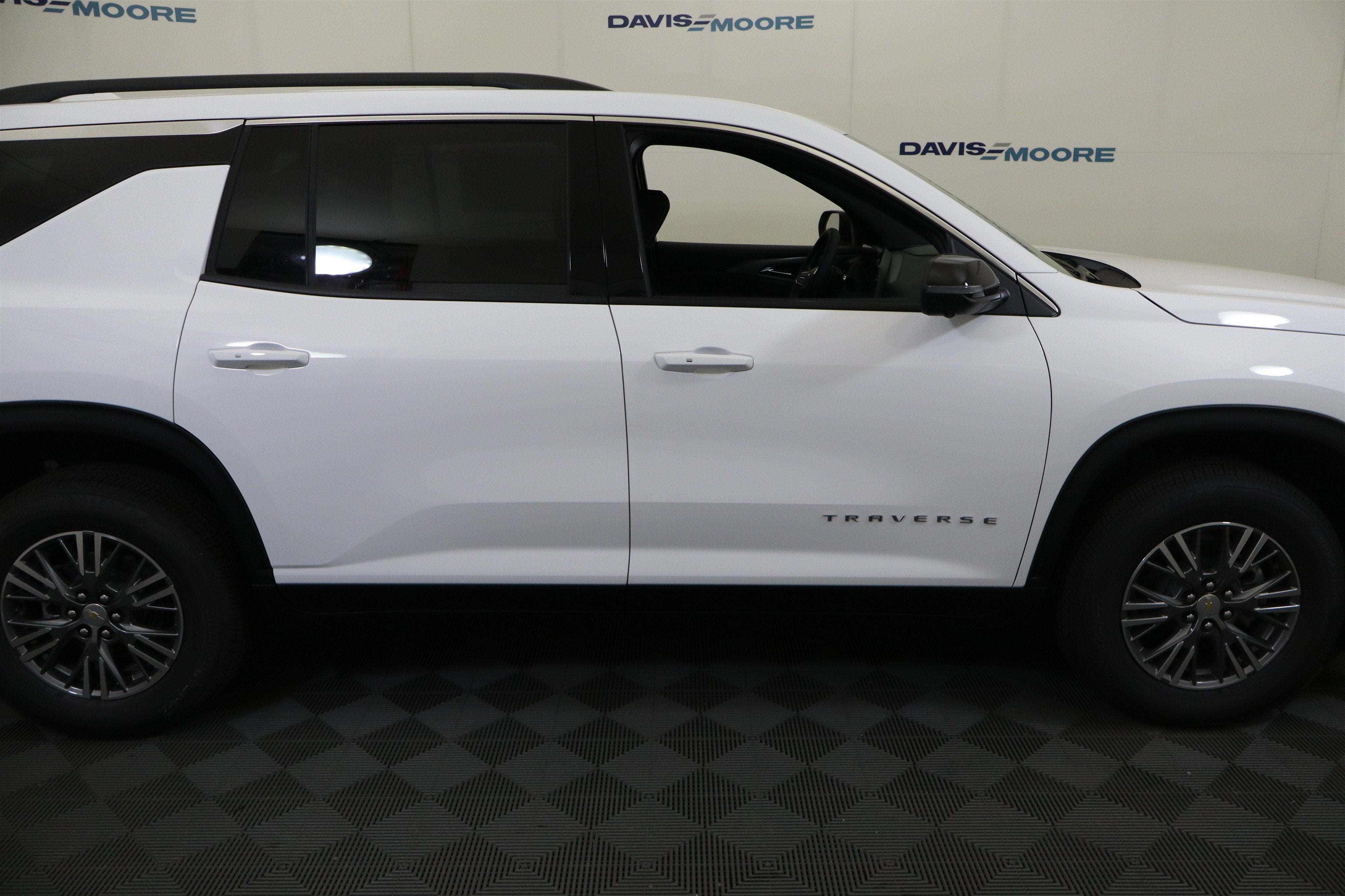 2027 Chevrolet Traverse FWD LT