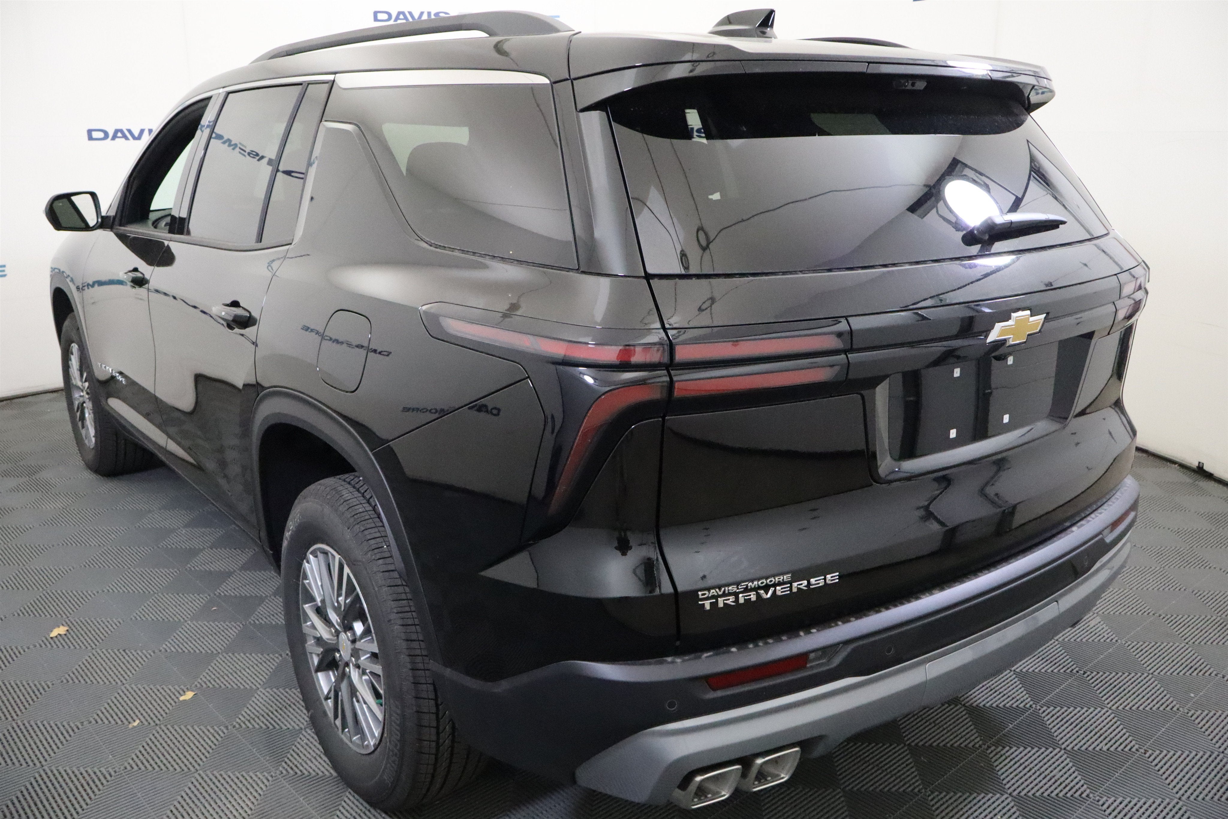 2027 Chevrolet Traverse FWD LT