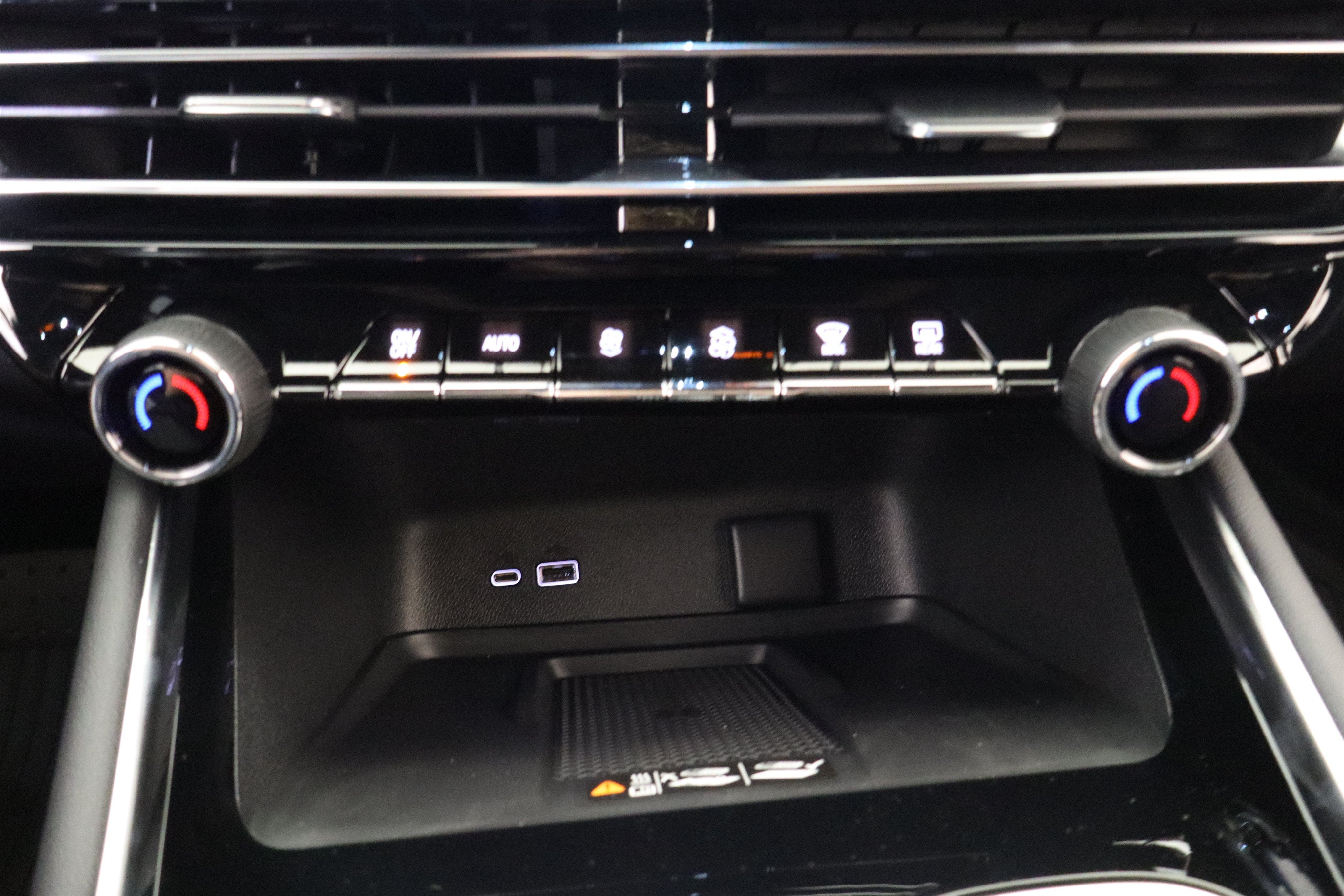 2027 Chevrolet Traverse FWD LT