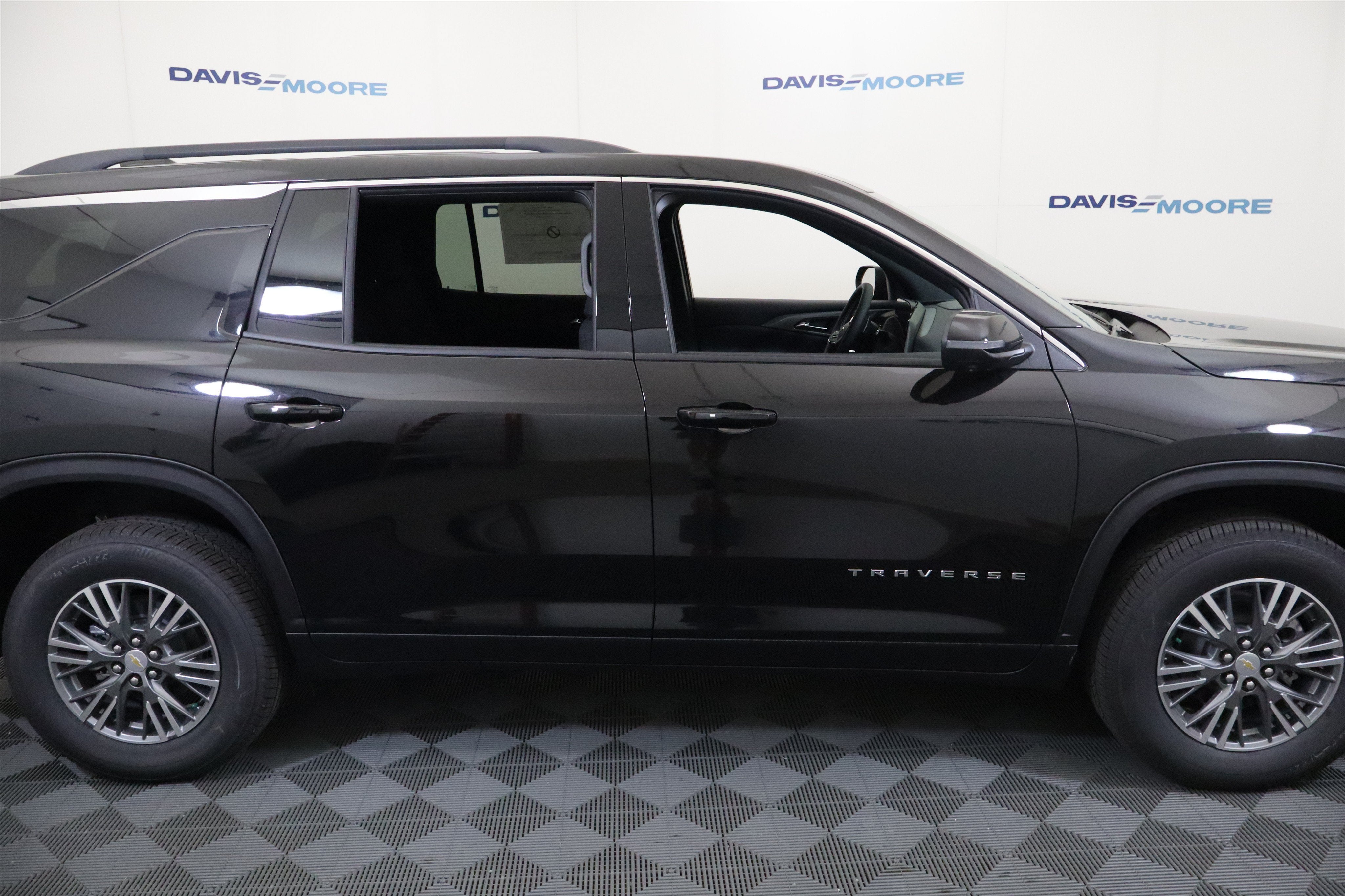 2027 Chevrolet Traverse FWD LT
