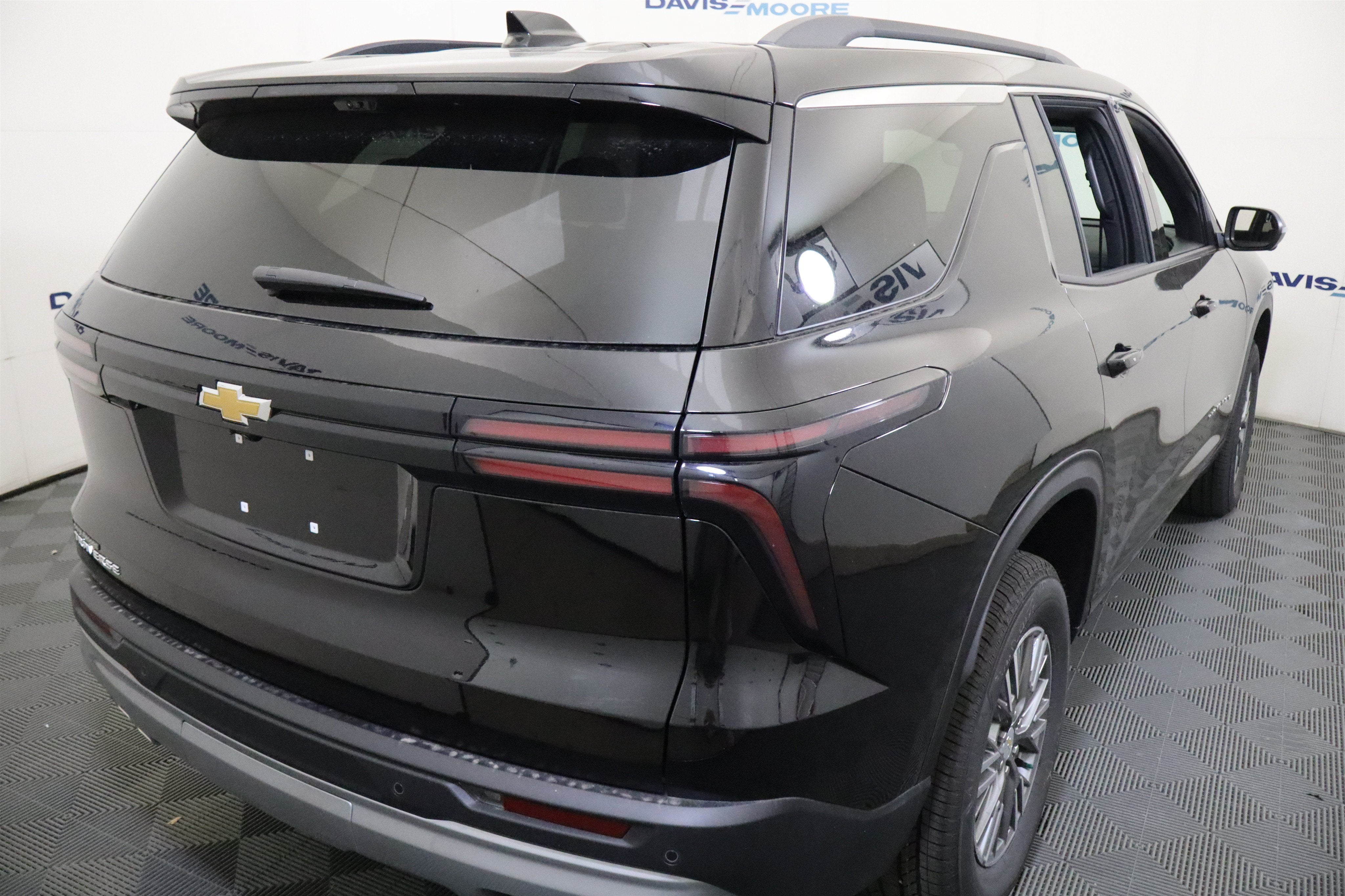 2027 Chevrolet Traverse FWD LT