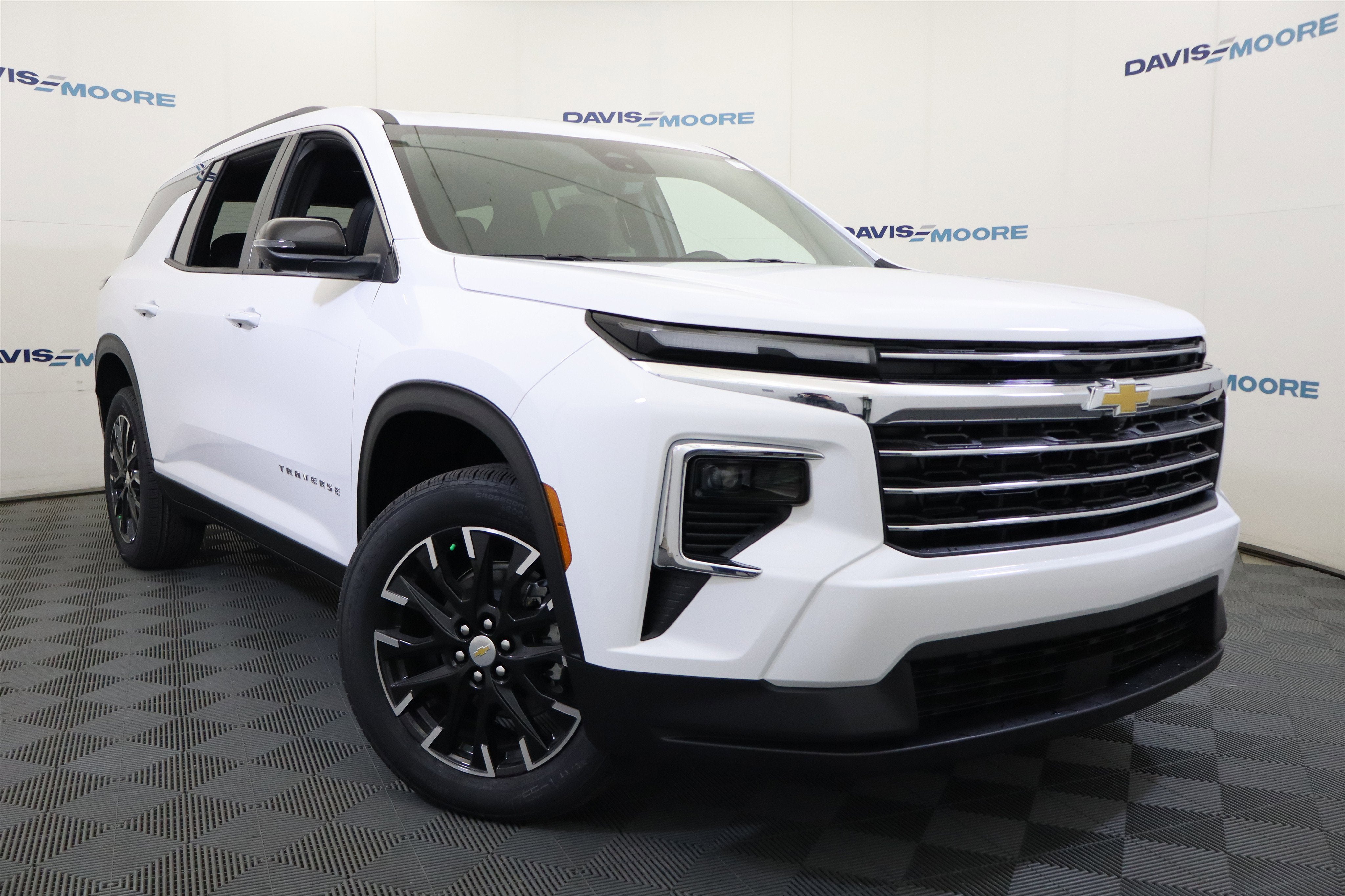 2026 Chevrolet Traverse FWD LT