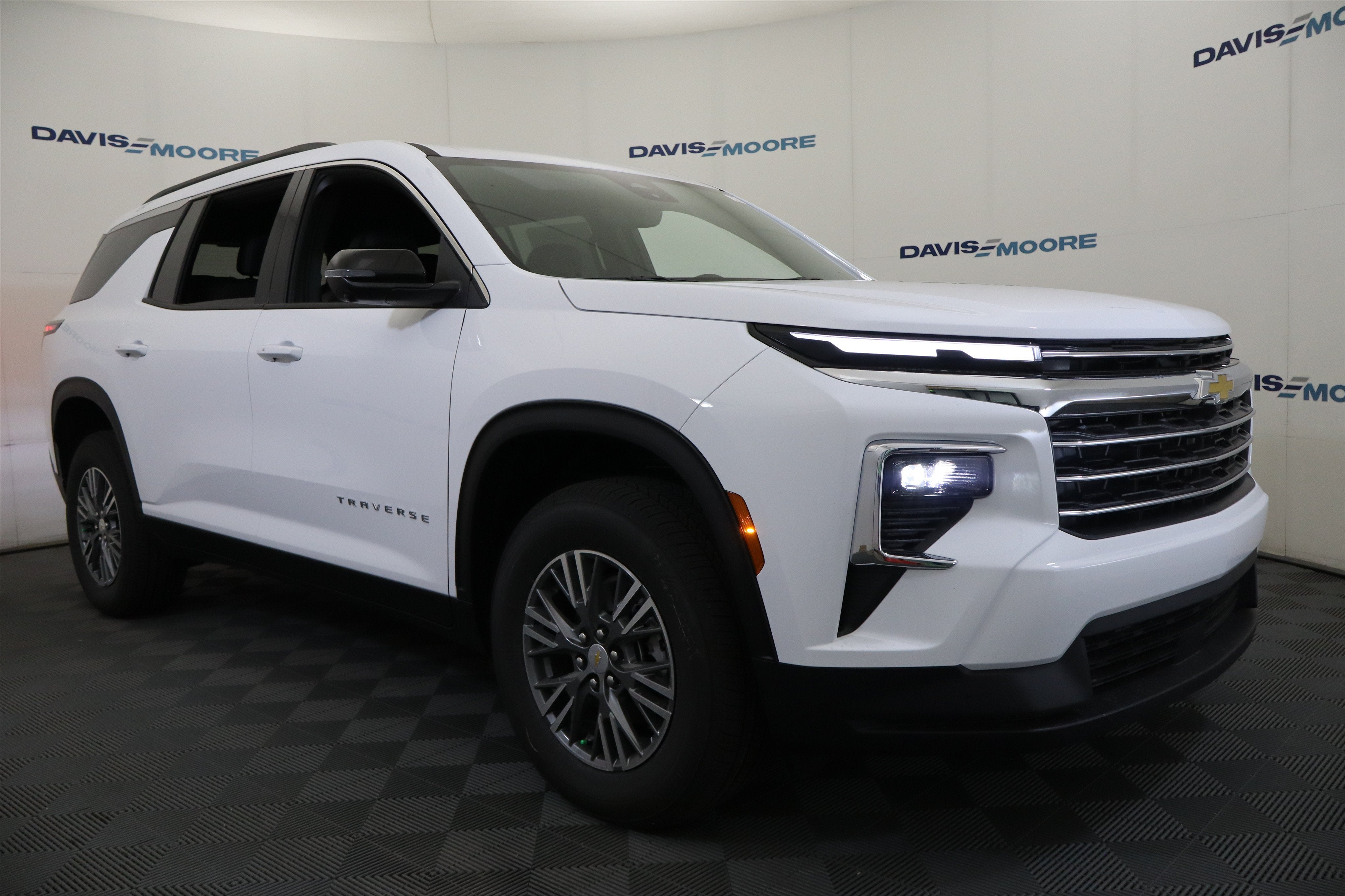 2027 Chevrolet Traverse FWD LT