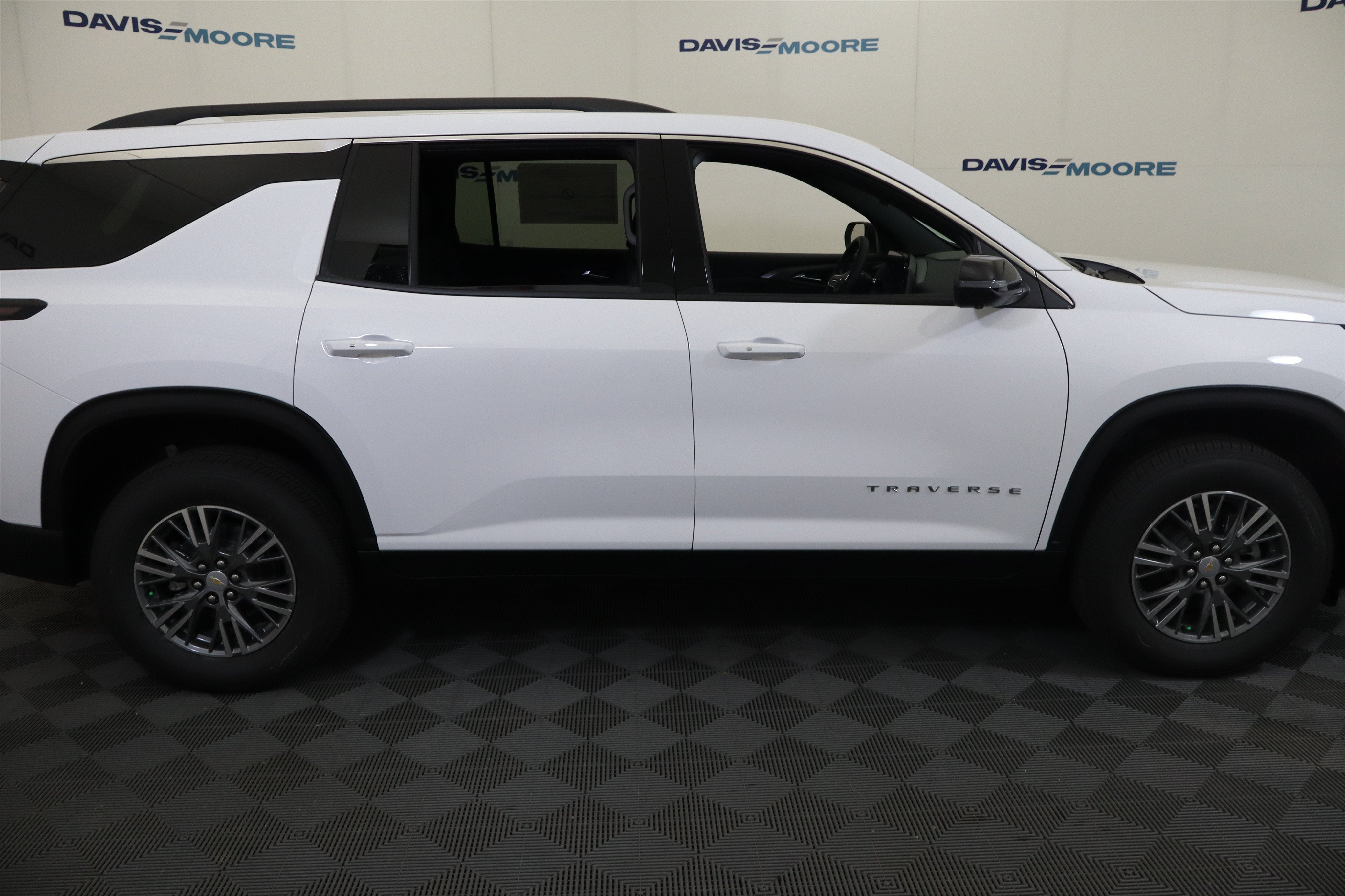 2027 Chevrolet Traverse FWD LT