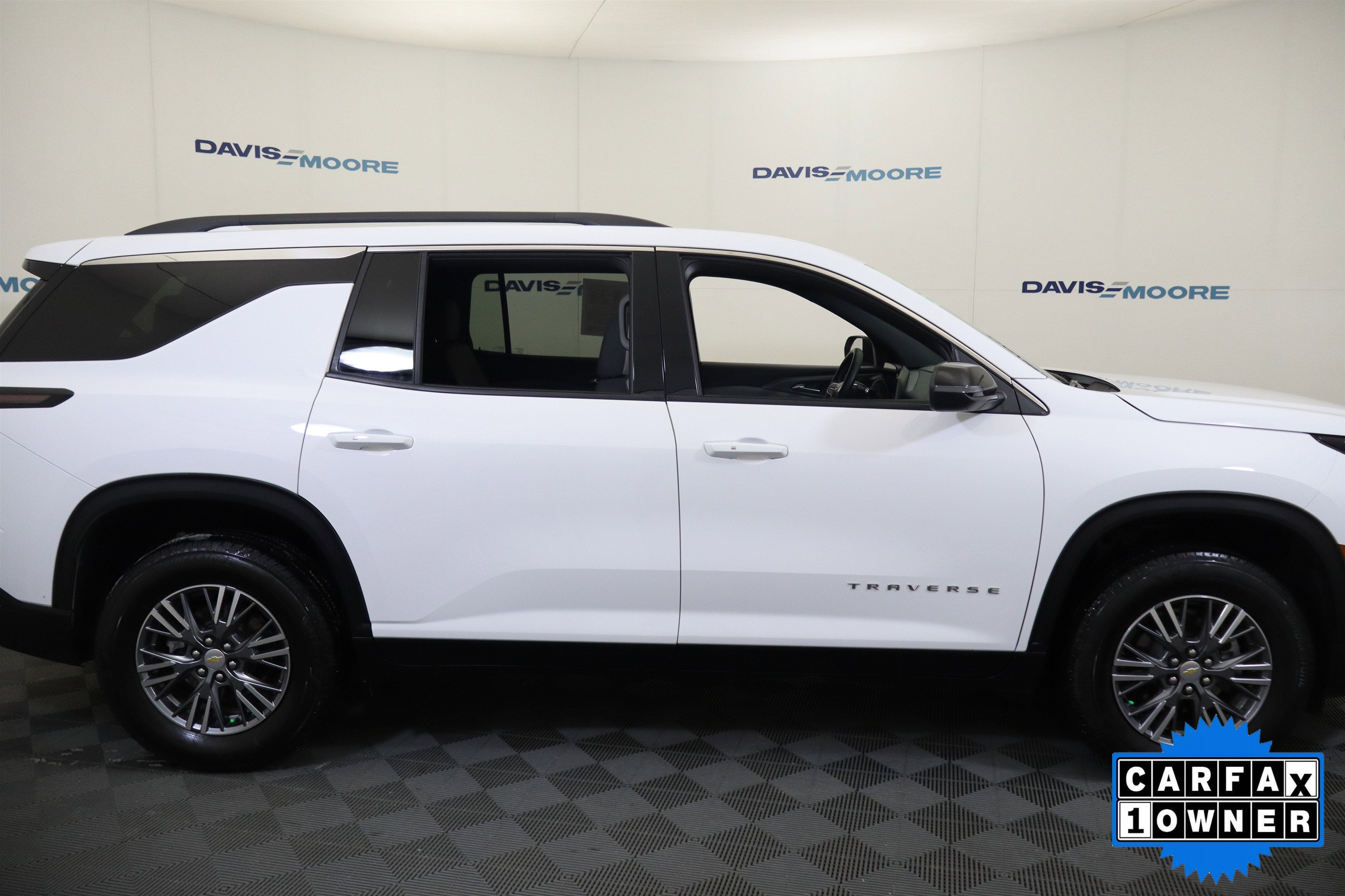 2025 Chevrolet Traverse FWD LT