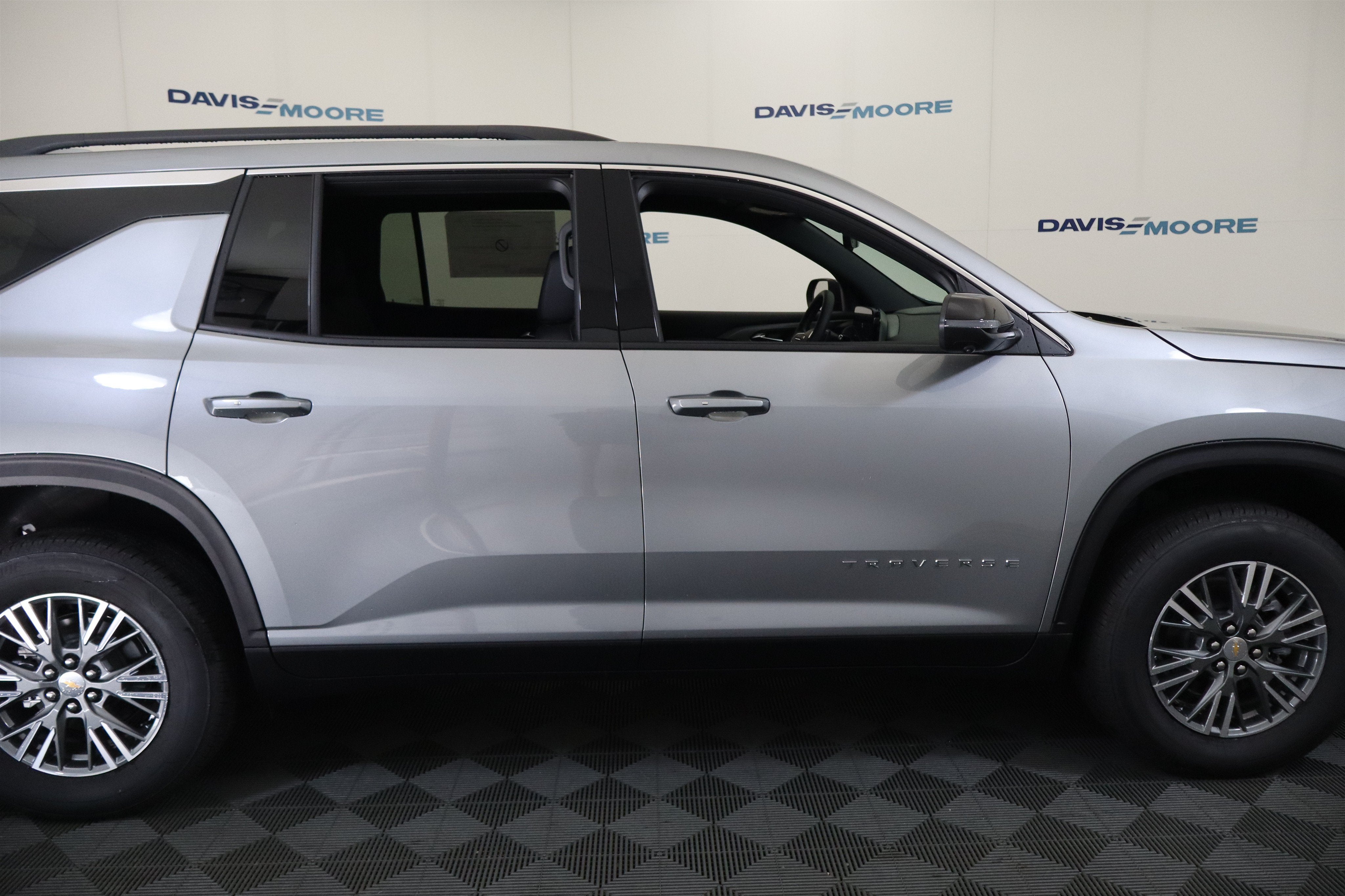 2026 Chevrolet Traverse AWD LT