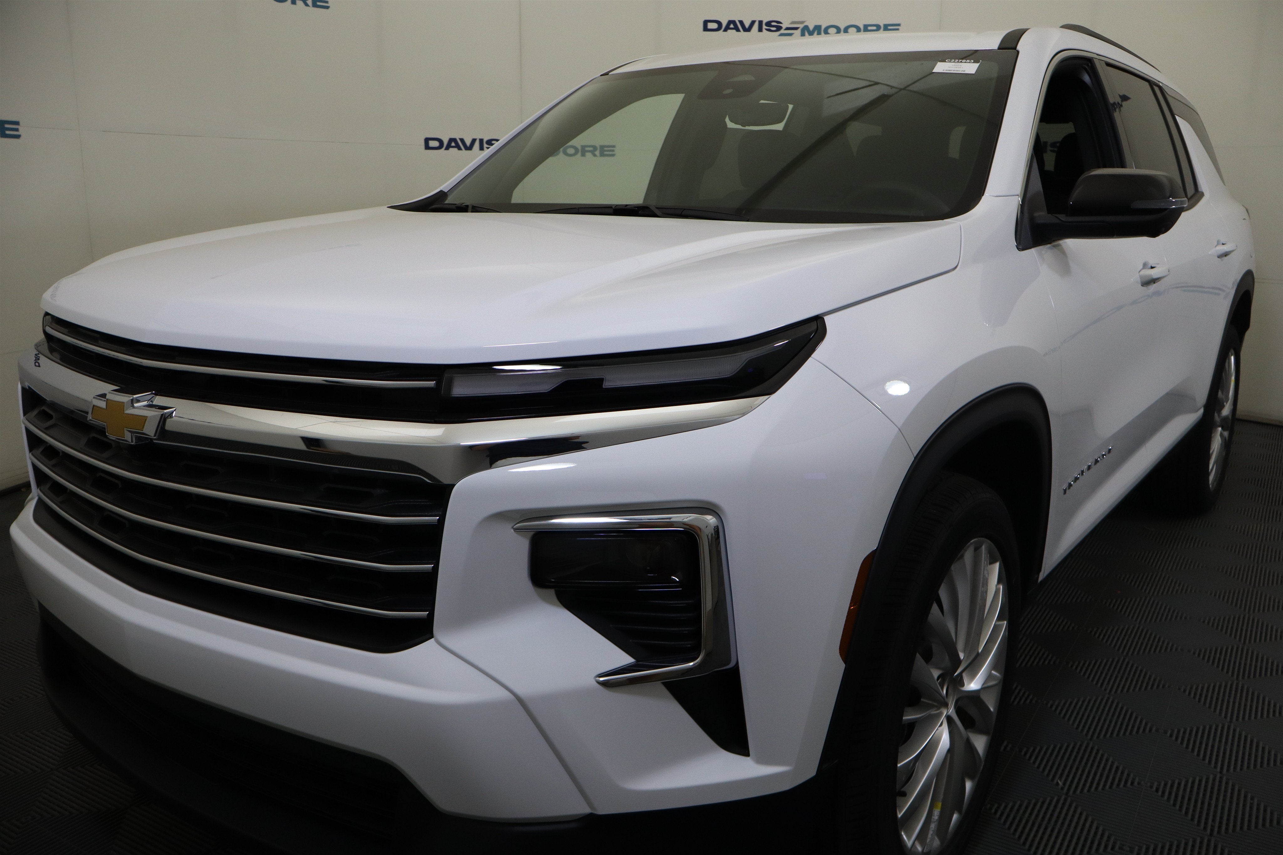 2027 Chevrolet Traverse AWD LT