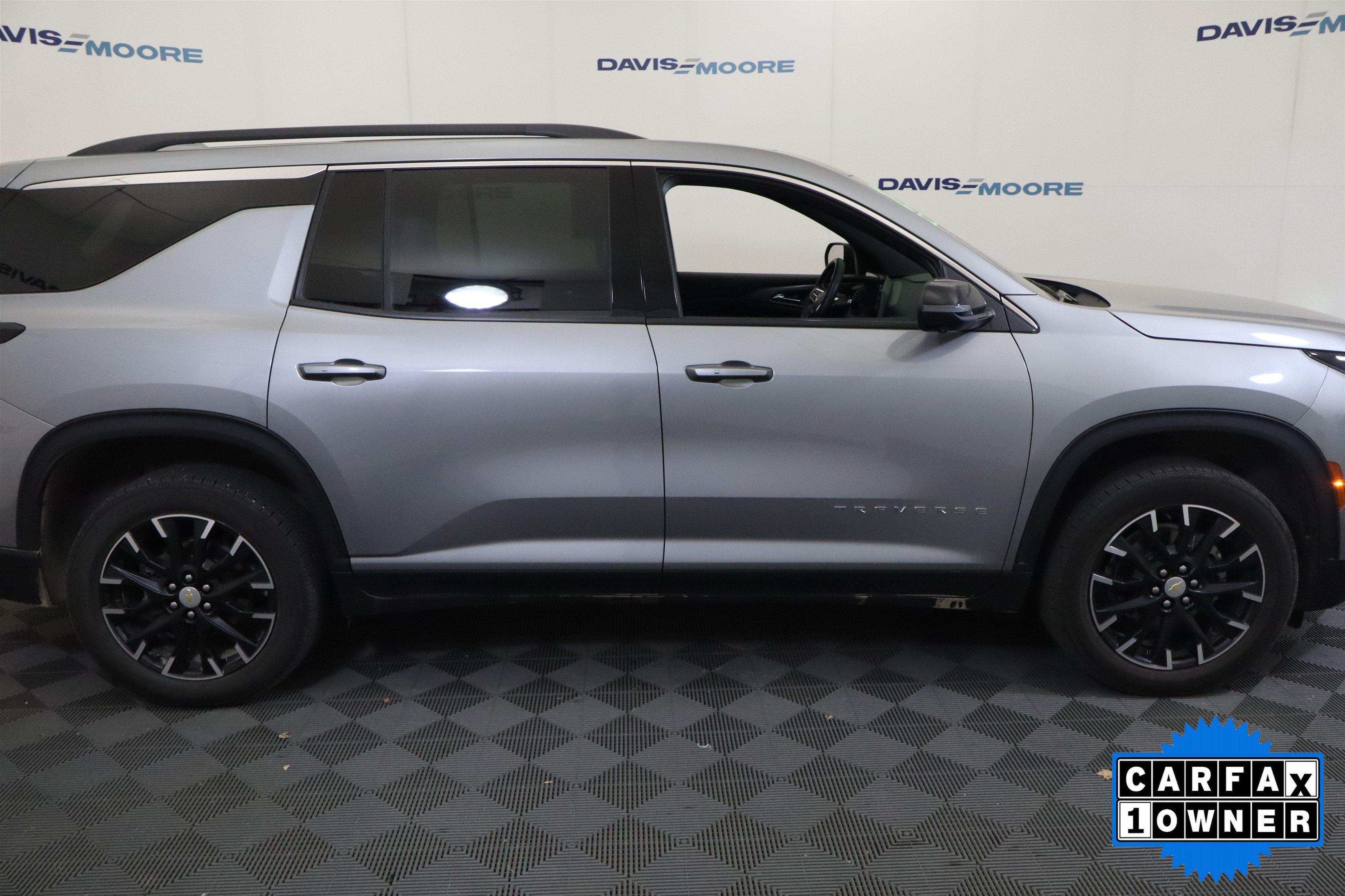 2025 Chevrolet Traverse AWD LT