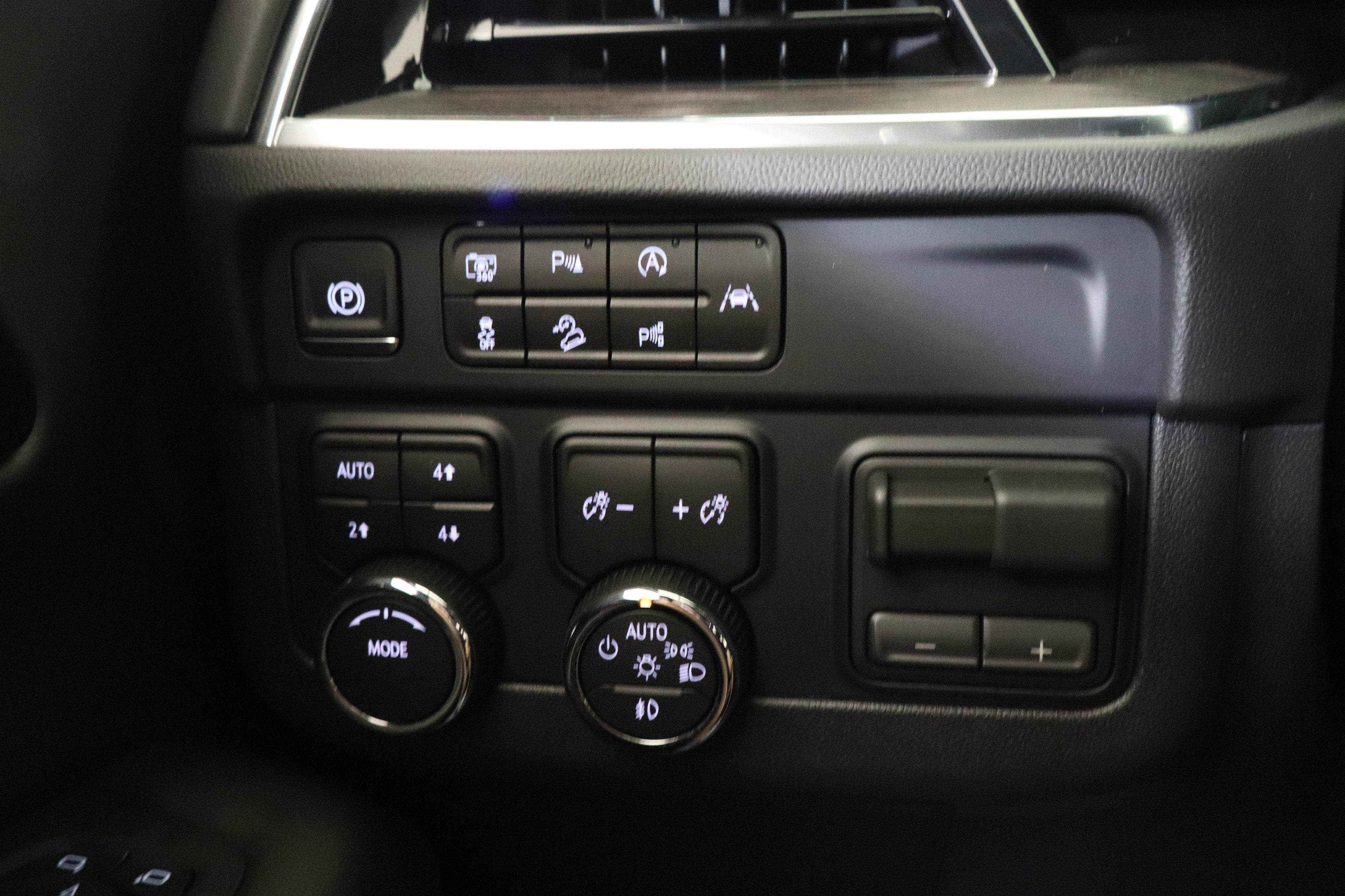 2027 Chevrolet Suburban LT 4WD