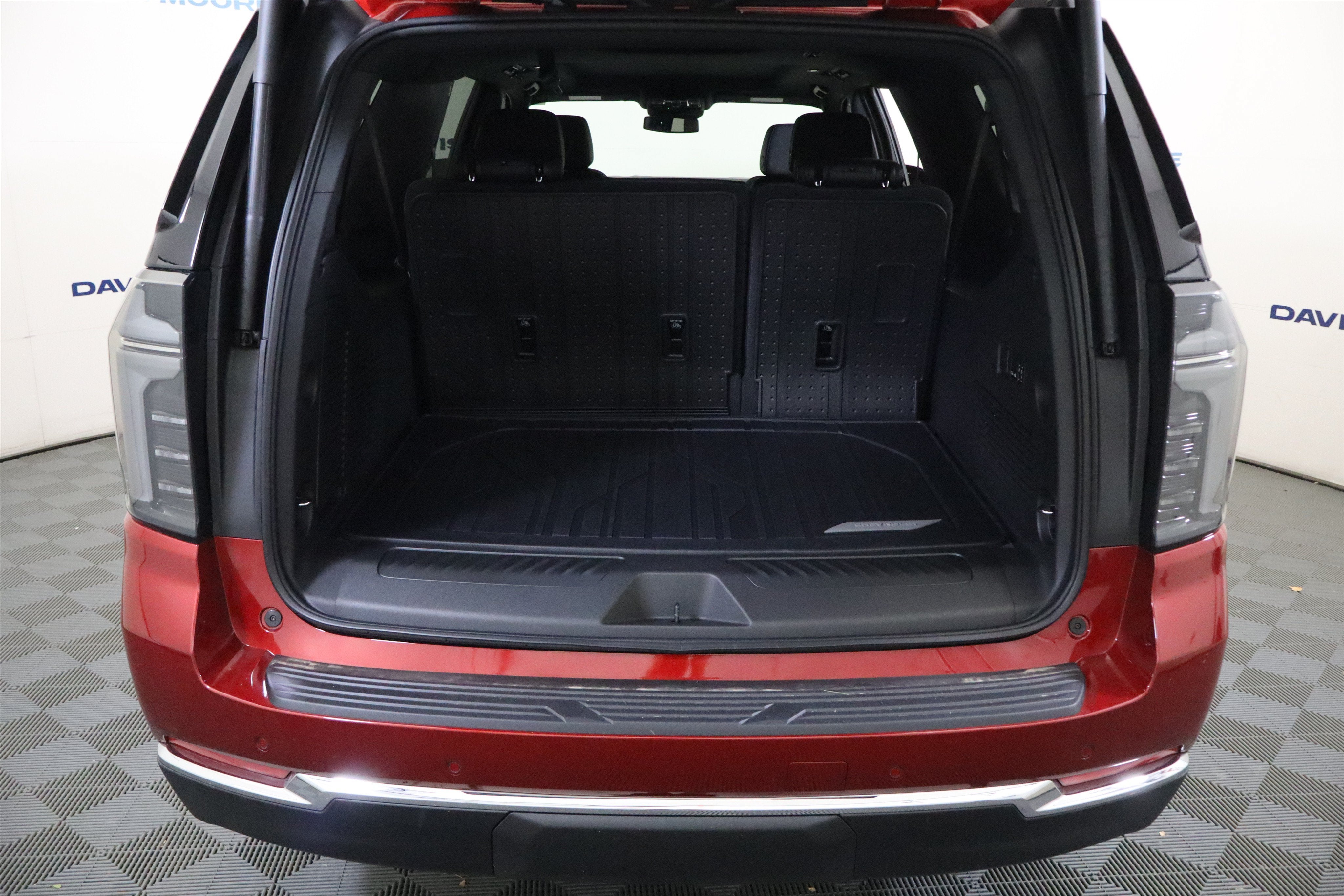 2027 Chevrolet Suburban LT 4WD