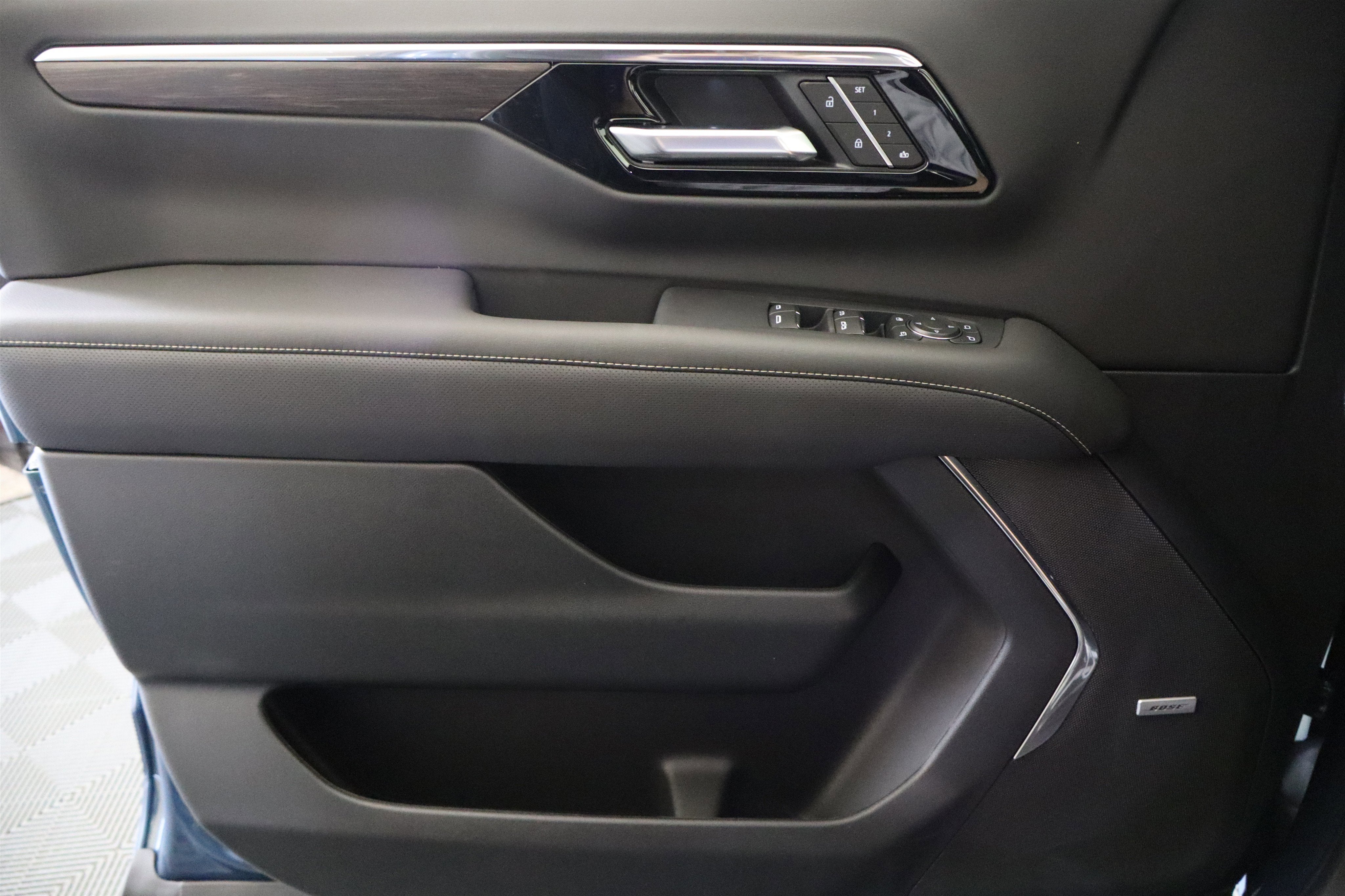 2025 Chevrolet Suburban Premier 4WD