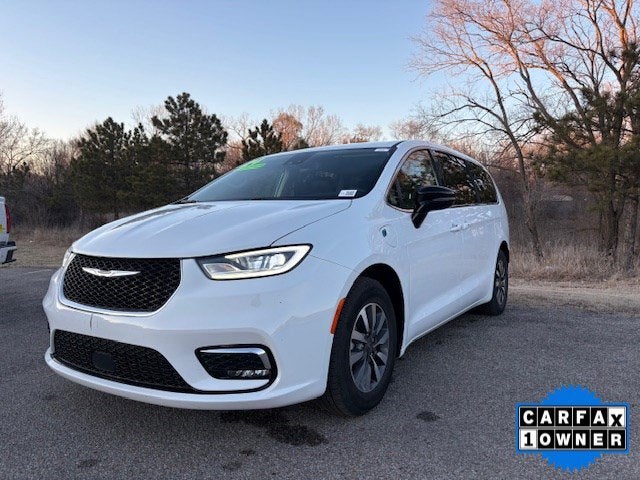 2024 Chrysler Pacifica Hybrid Select