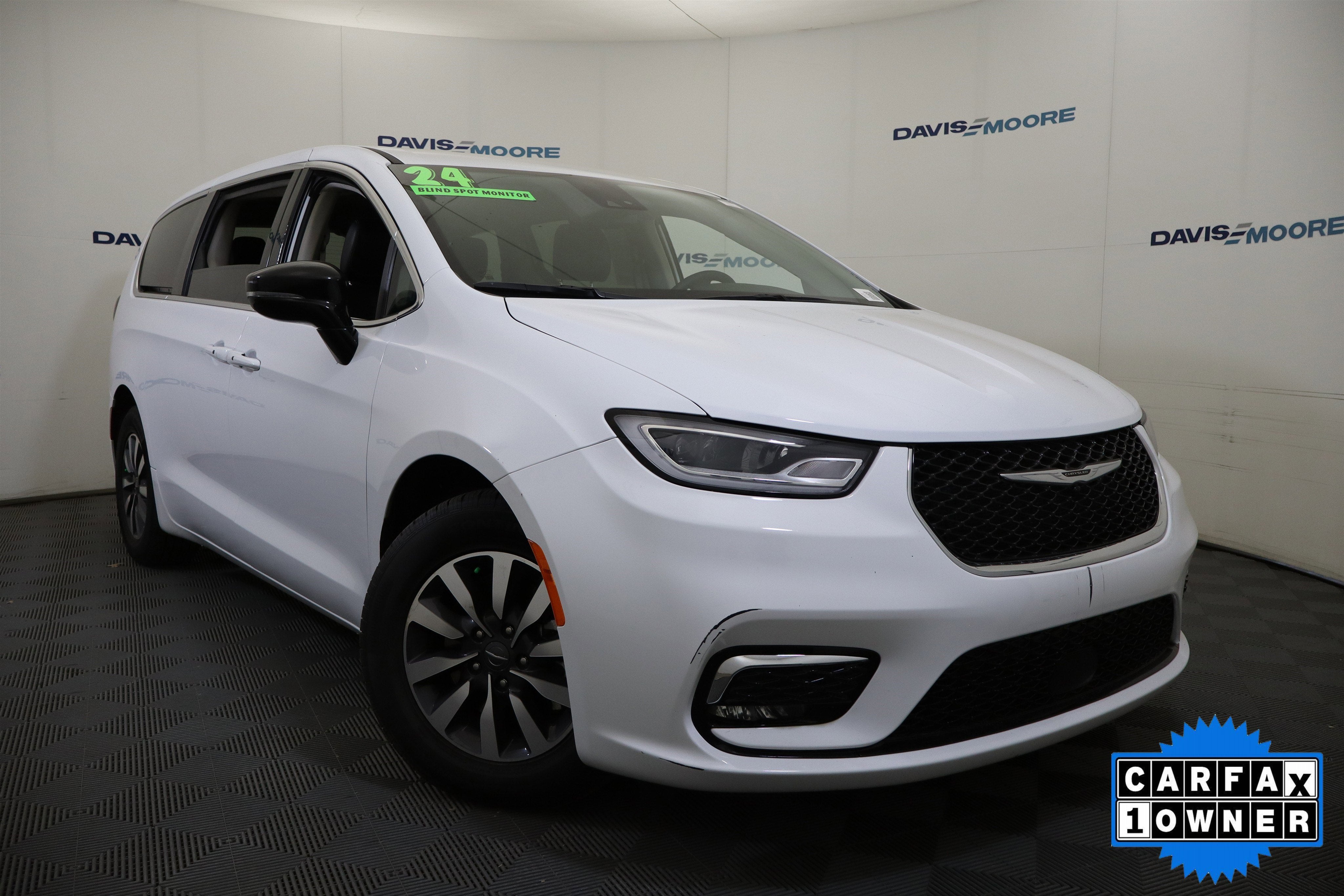 2024 Chrysler Pacifica Hybrid Select