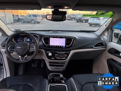 2024 Chrysler Pacifica Hybrid Select