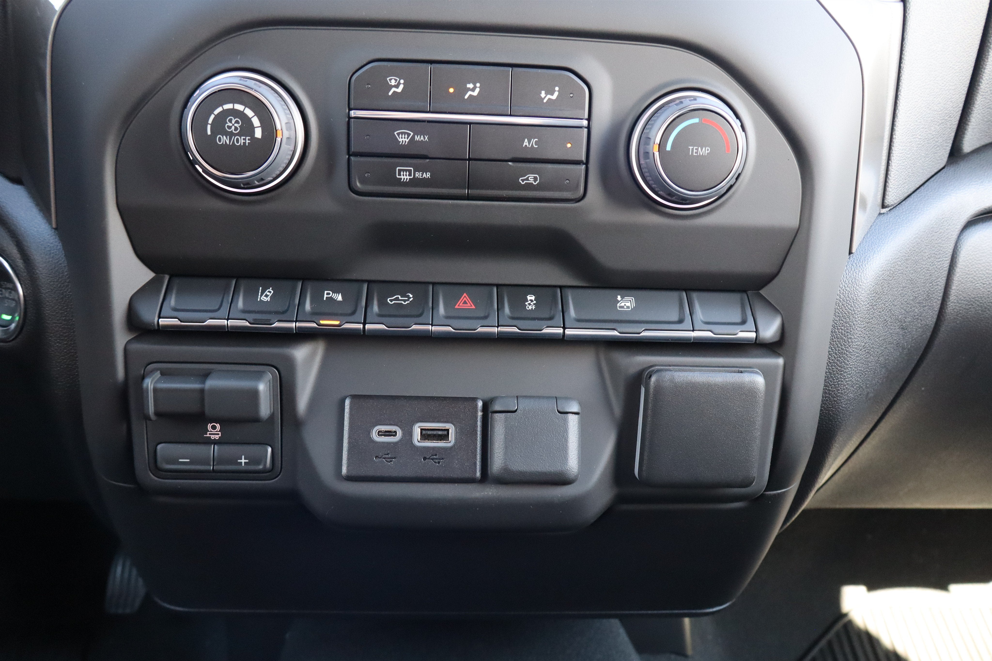 2026 Chevrolet Silverado 2500HD Custom Crew Cab 4WD