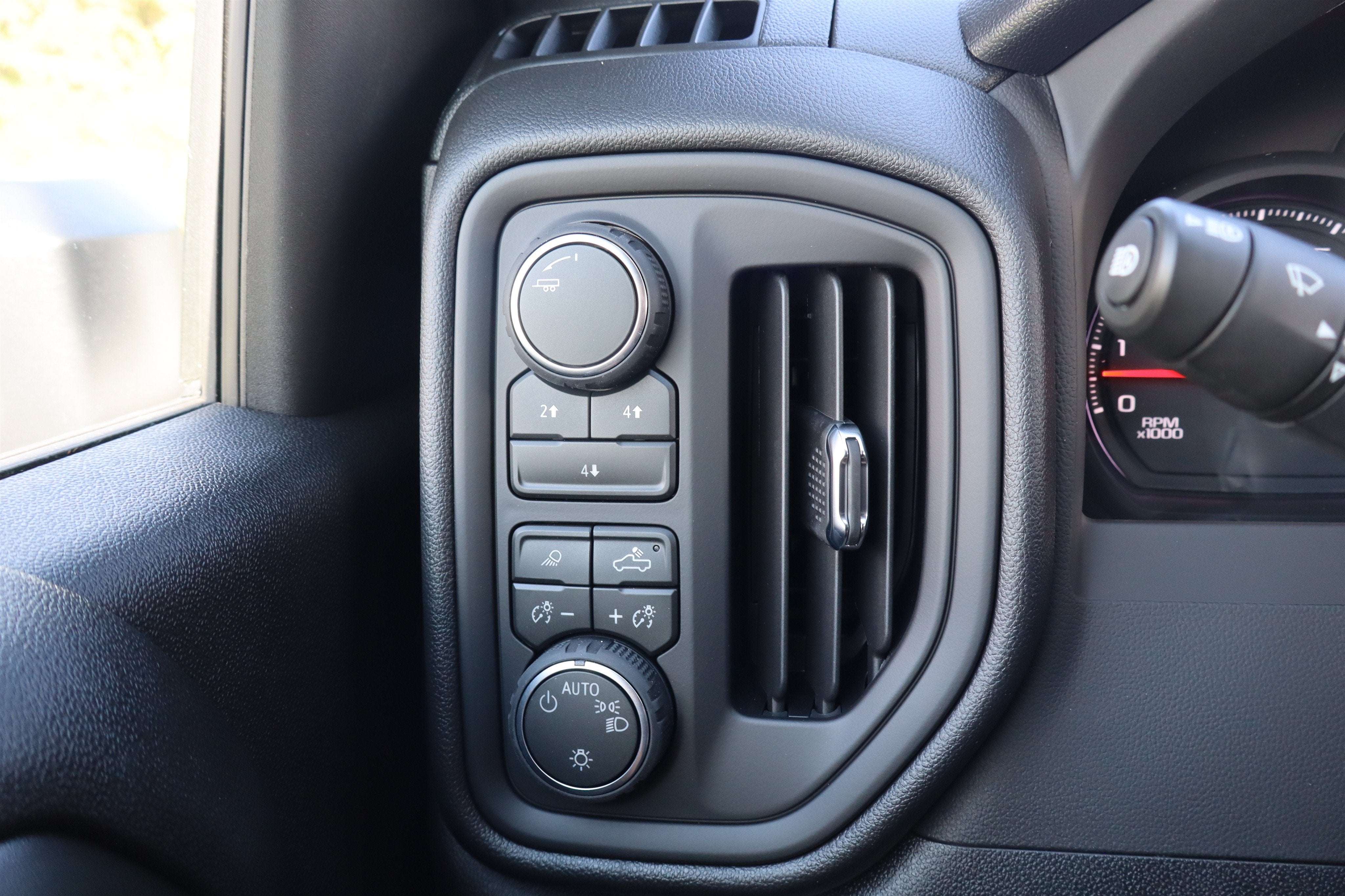 2026 Chevrolet Silverado 2500HD Custom Crew Cab 4WD
