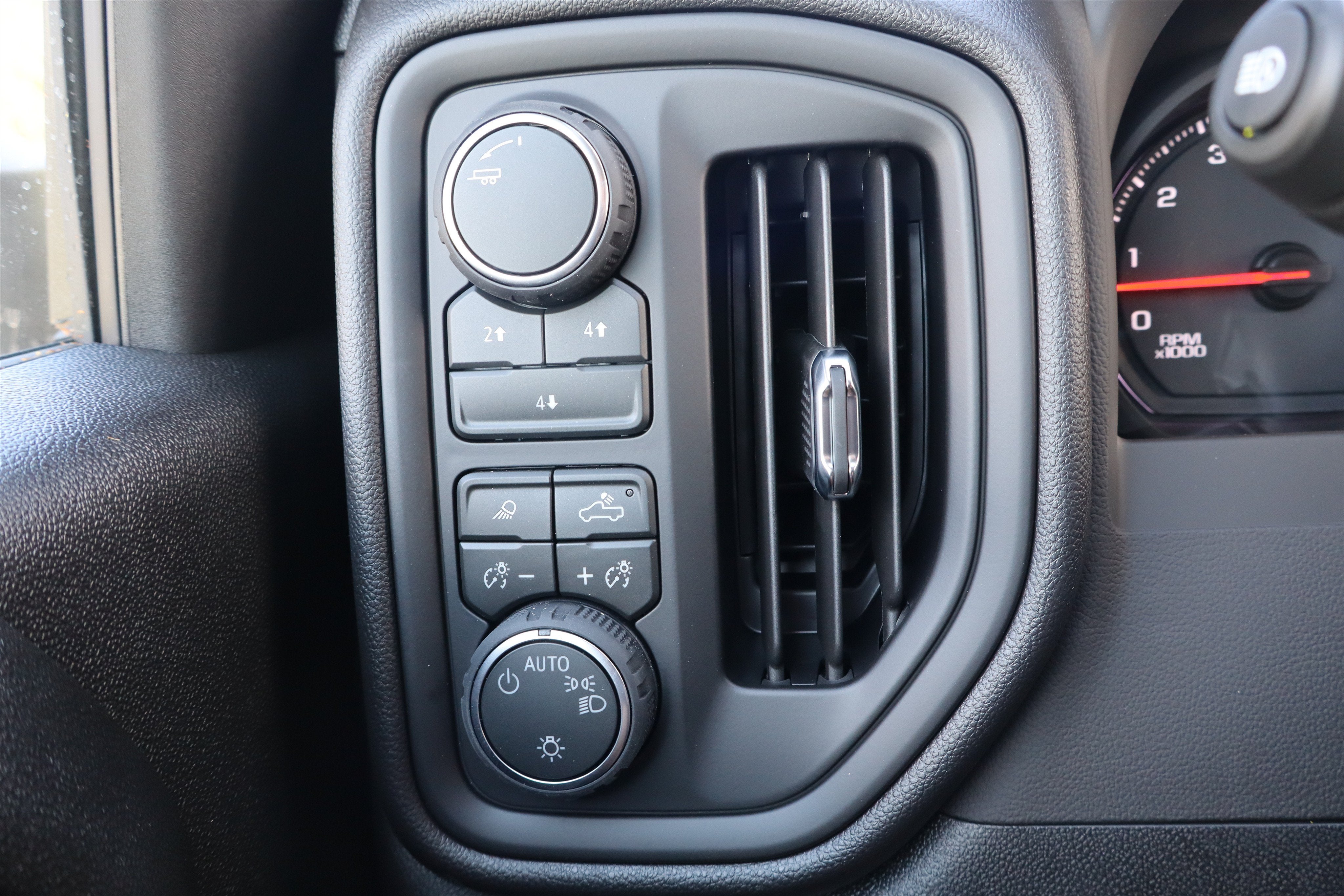 2026 Chevrolet Silverado 2500HD Custom Crew Cab 4WD