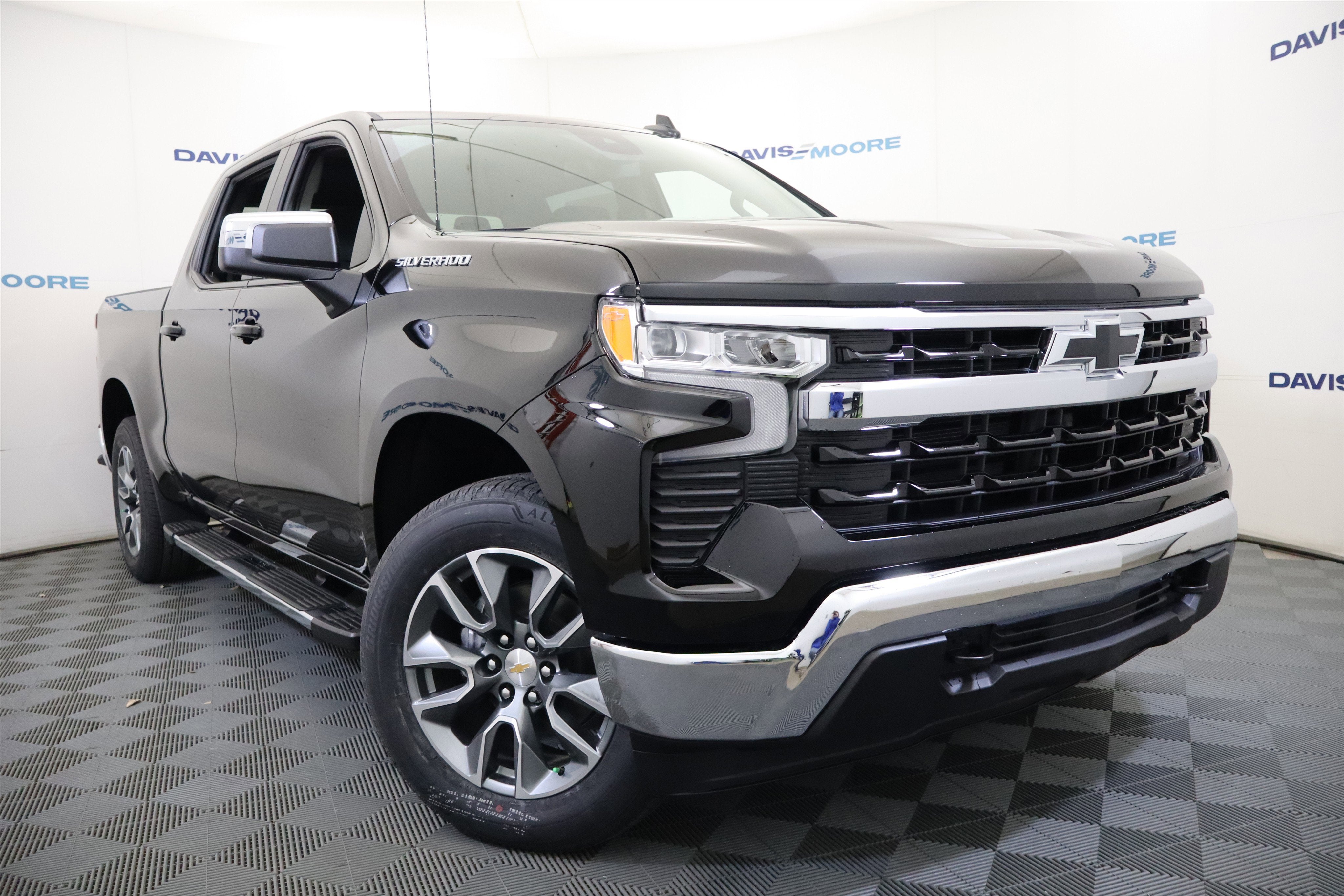 2026 Chevrolet Silverado 1500 LT Crew Cab 4WD