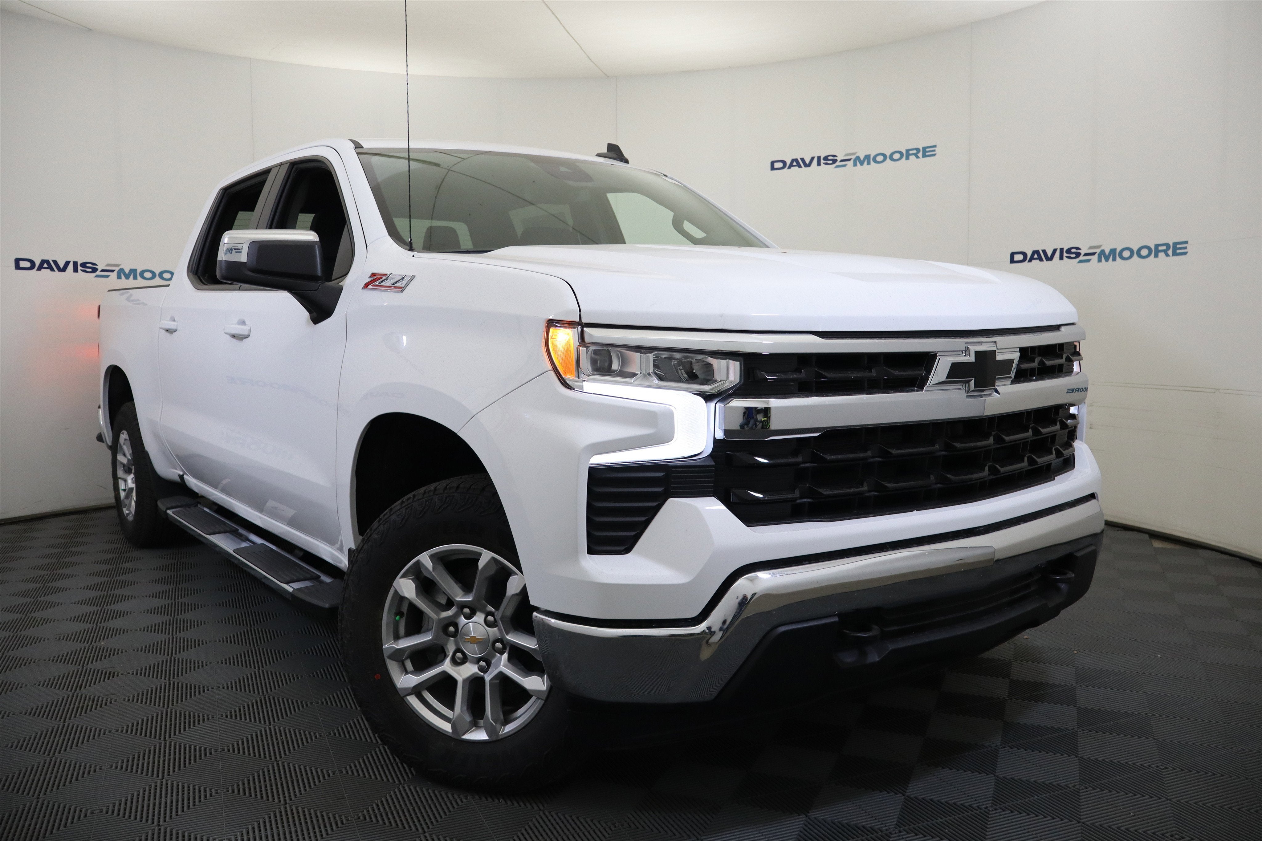 2026 Chevrolet Silverado 1500 LT Crew Cab 4WD