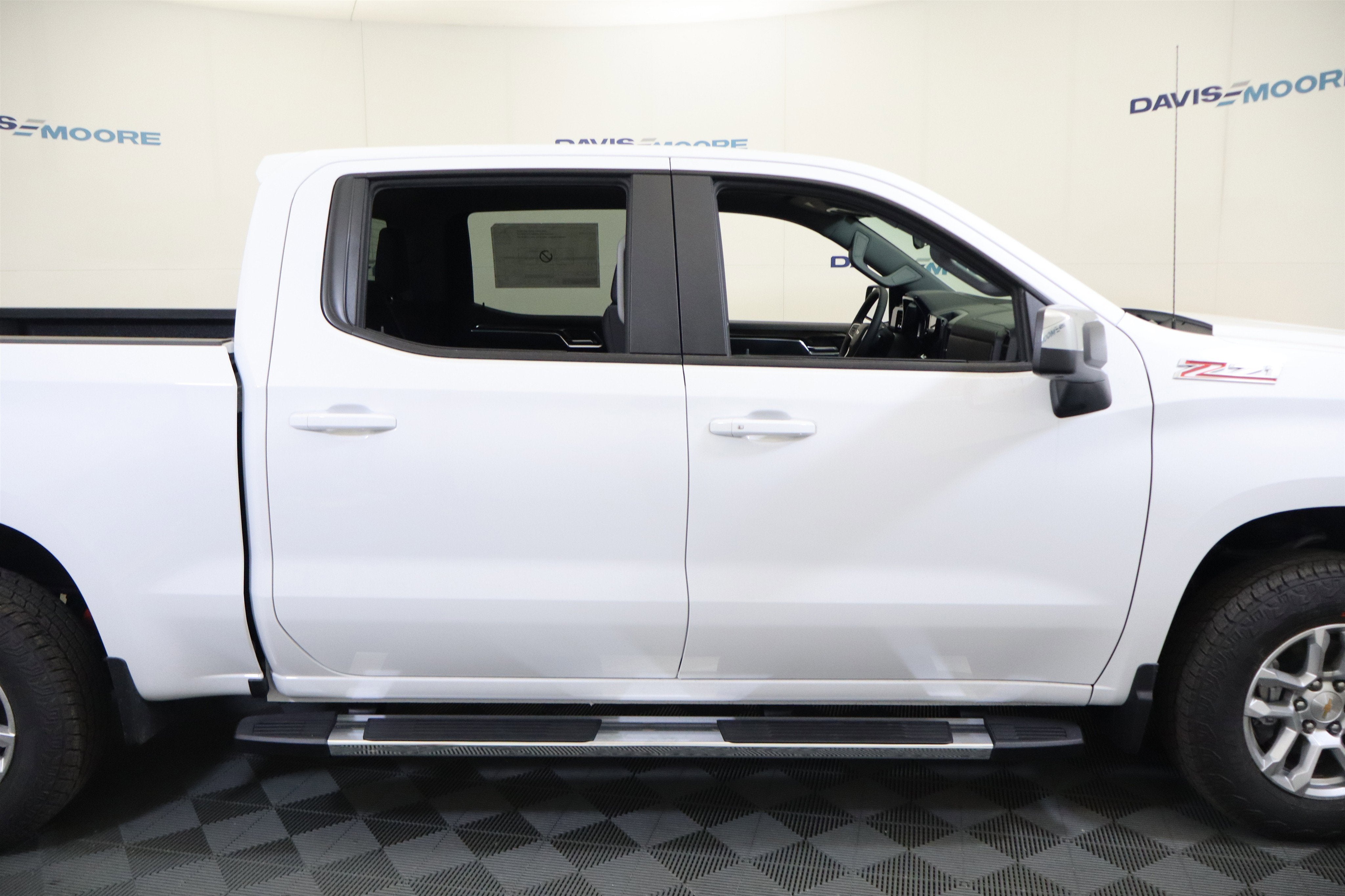 2026 Chevrolet Silverado 1500 LT Crew Cab 4WD