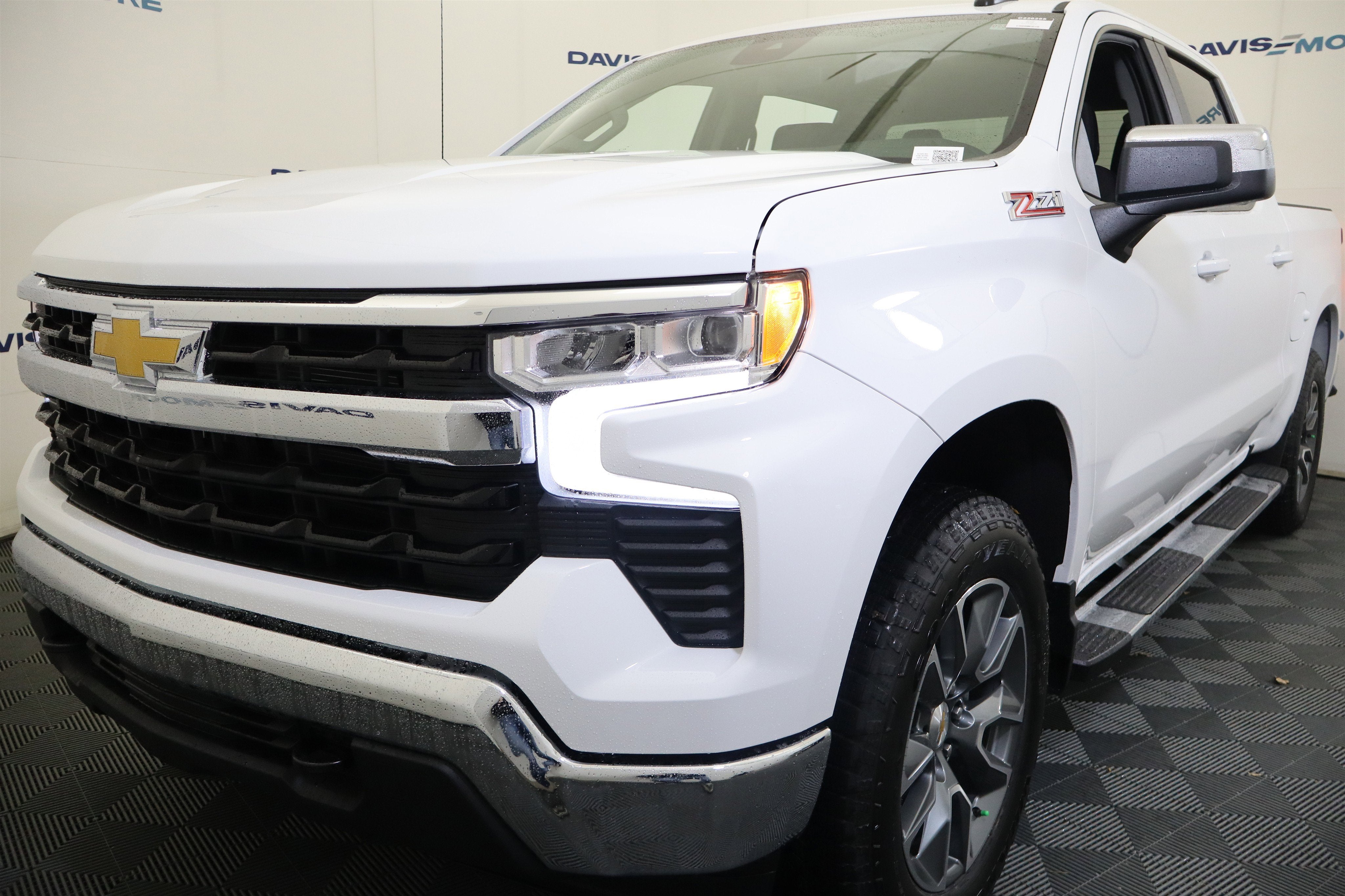 2026 Chevrolet Silverado 1500 LT Crew Cab 4WD