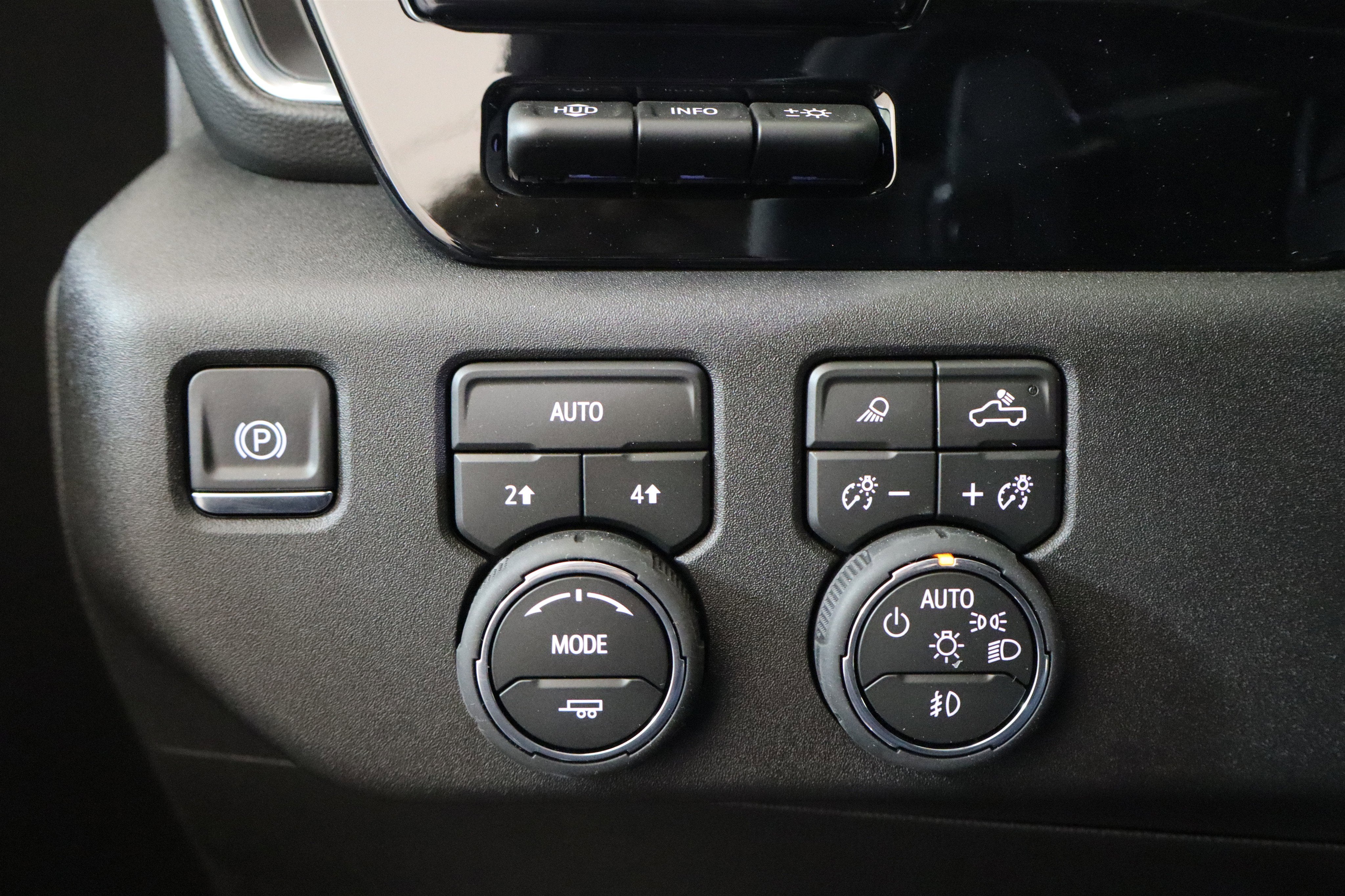 2026 Chevrolet Silverado 1500 LTZ Crew Cab 4WD