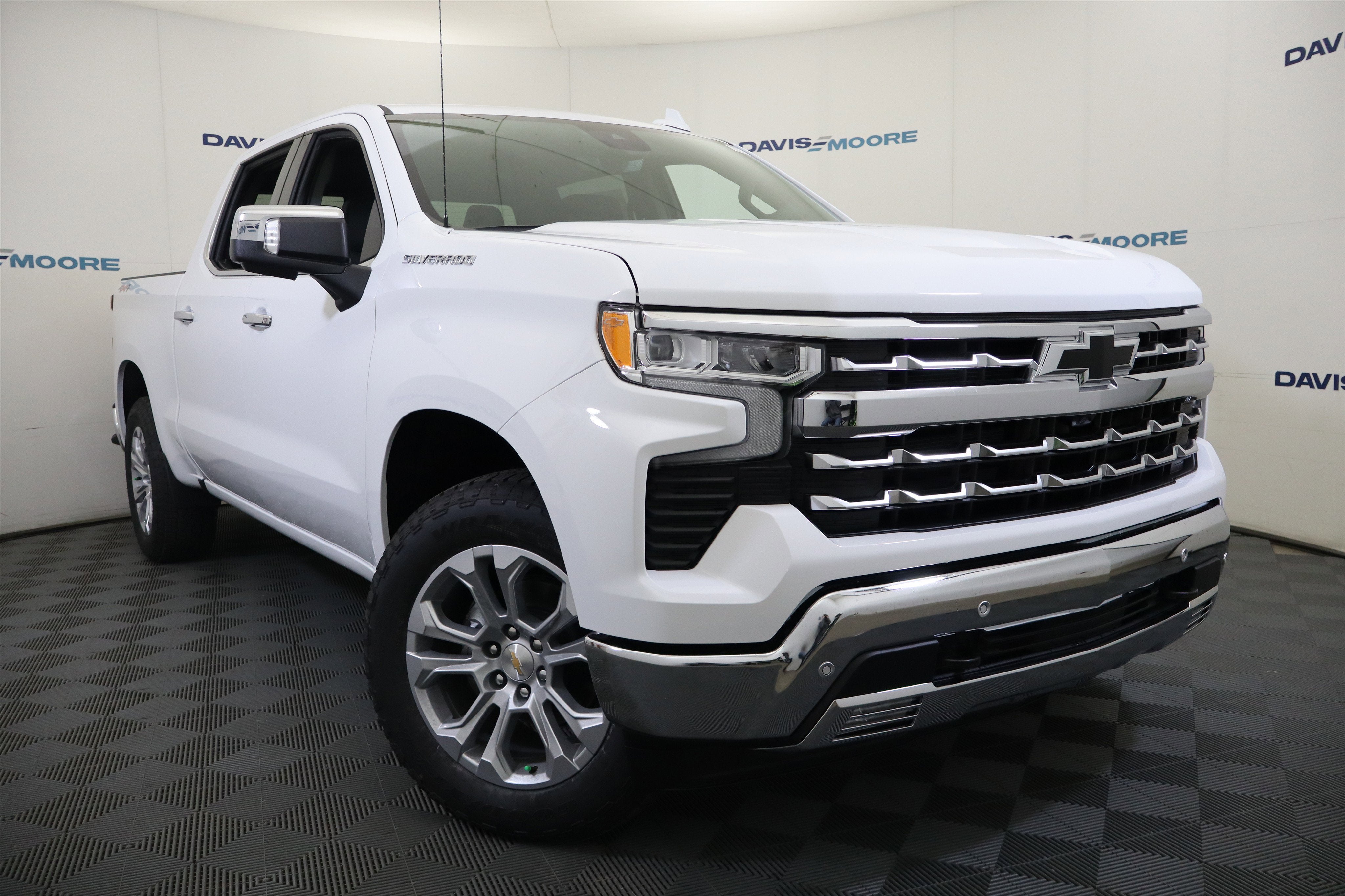 2026 Chevrolet Silverado 1500 LTZ Crew Cab 4WD