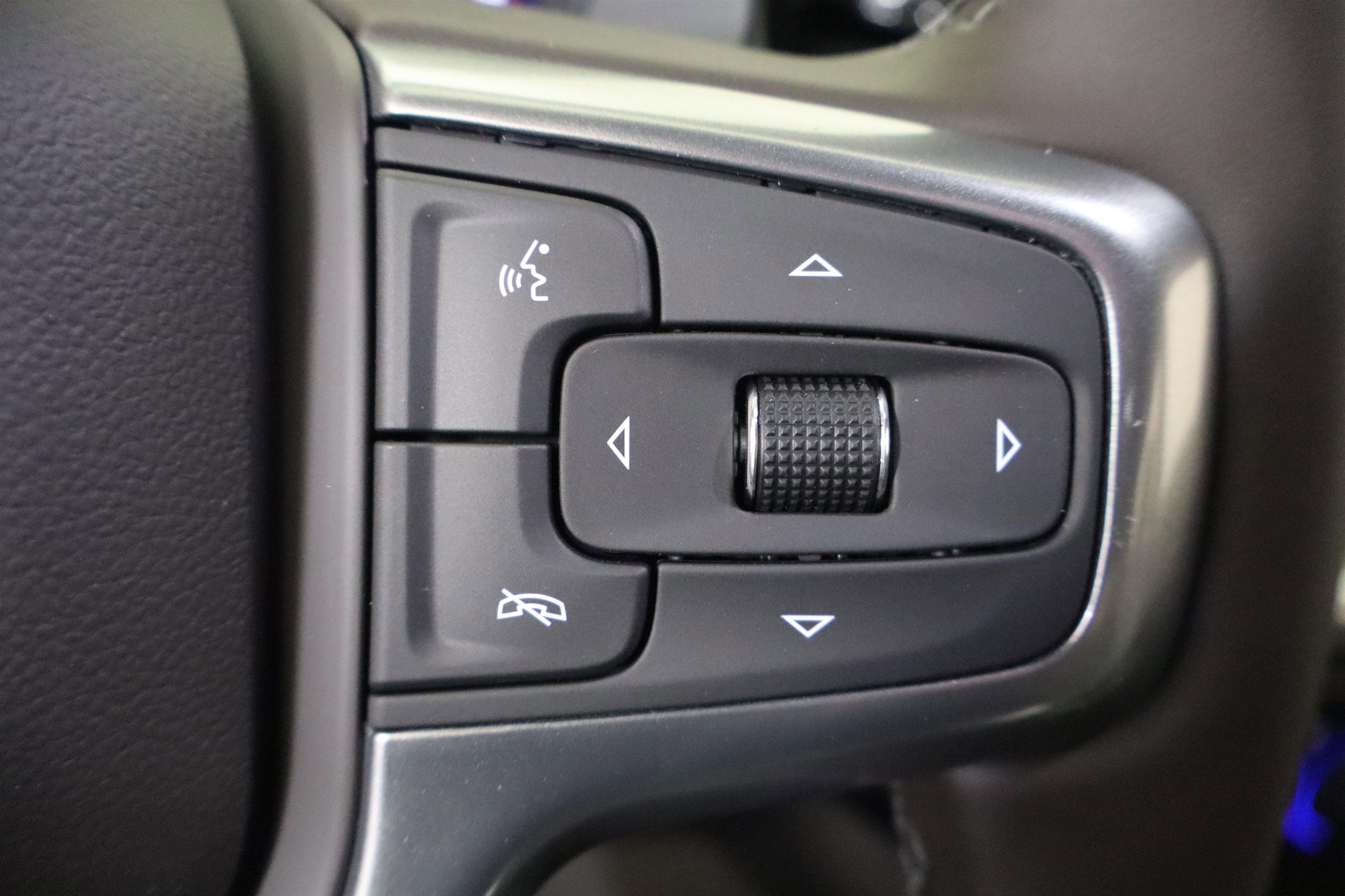 2026 Chevrolet Silverado 1500 LTZ Crew Cab 4WD