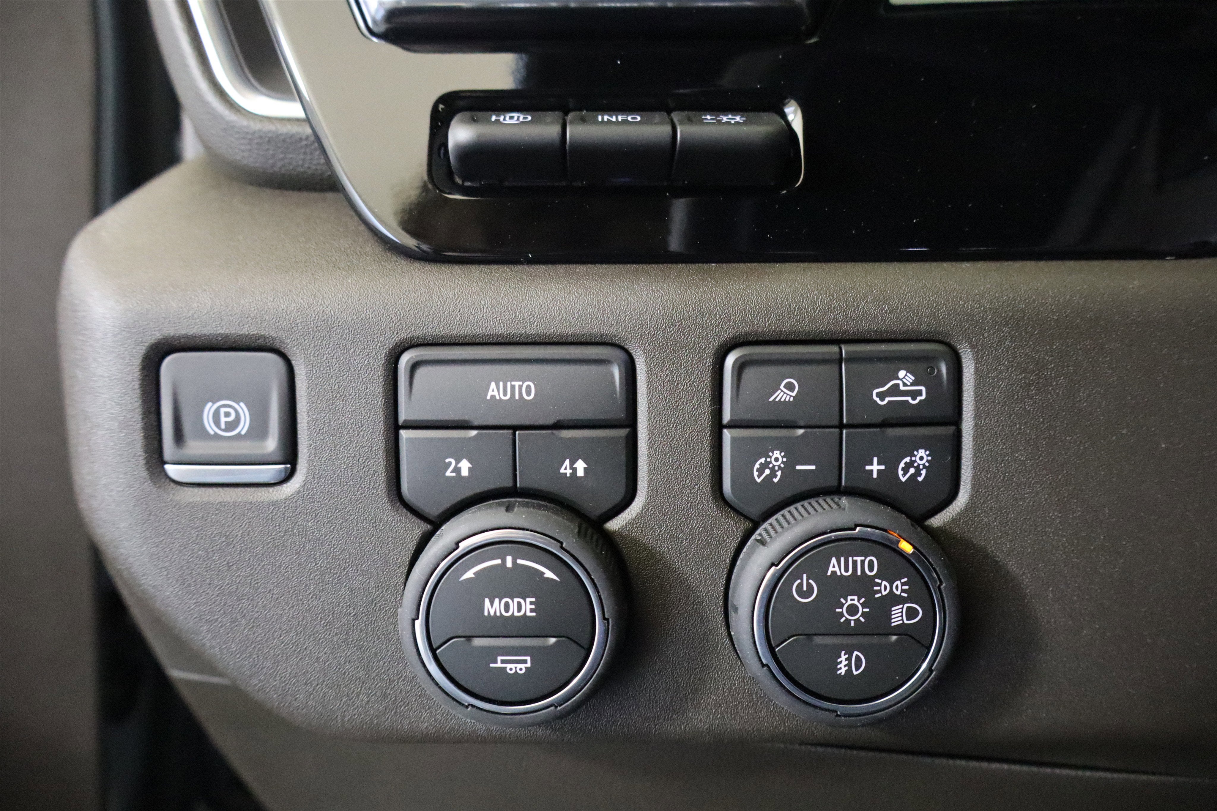 2026 Chevrolet Silverado 1500 LTZ Crew Cab 4WD