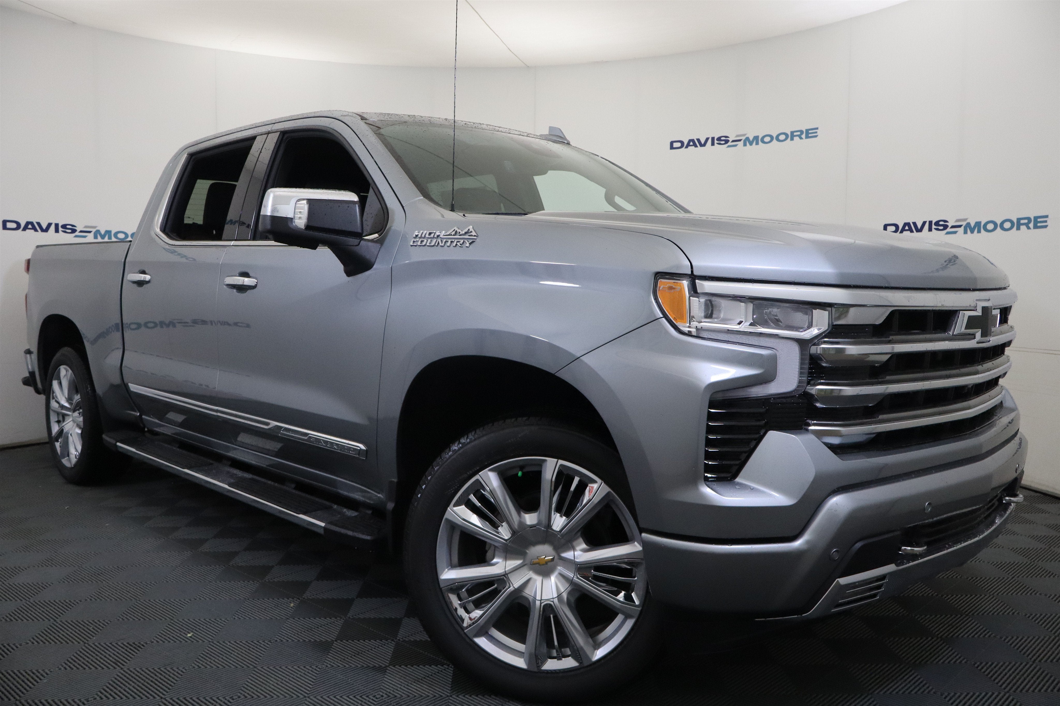 2026 Chevrolet Silverado 1500 High Country Crew Cab 4WD