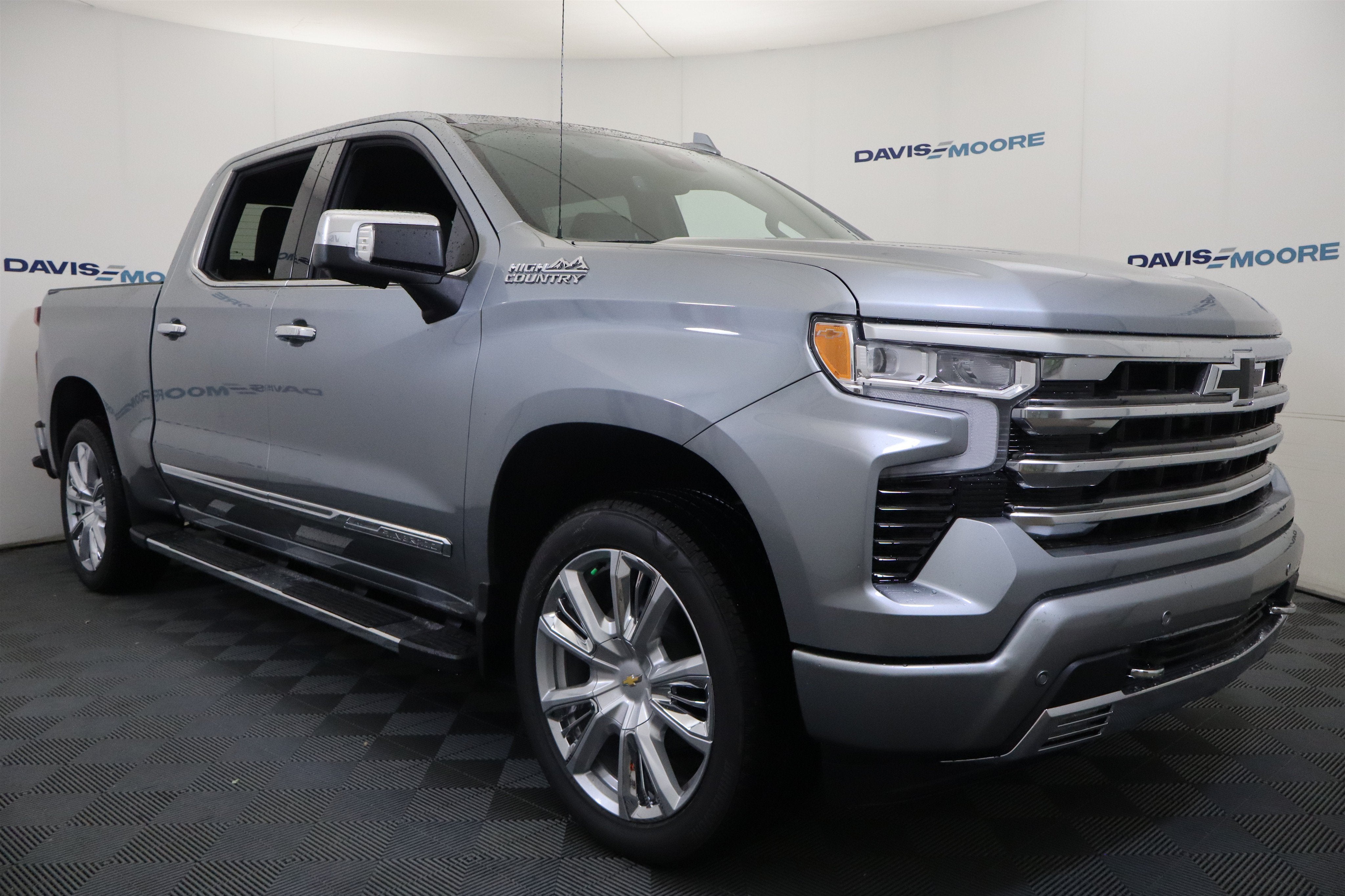 2026 Chevrolet Silverado 1500 High Country Crew Cab 4WD