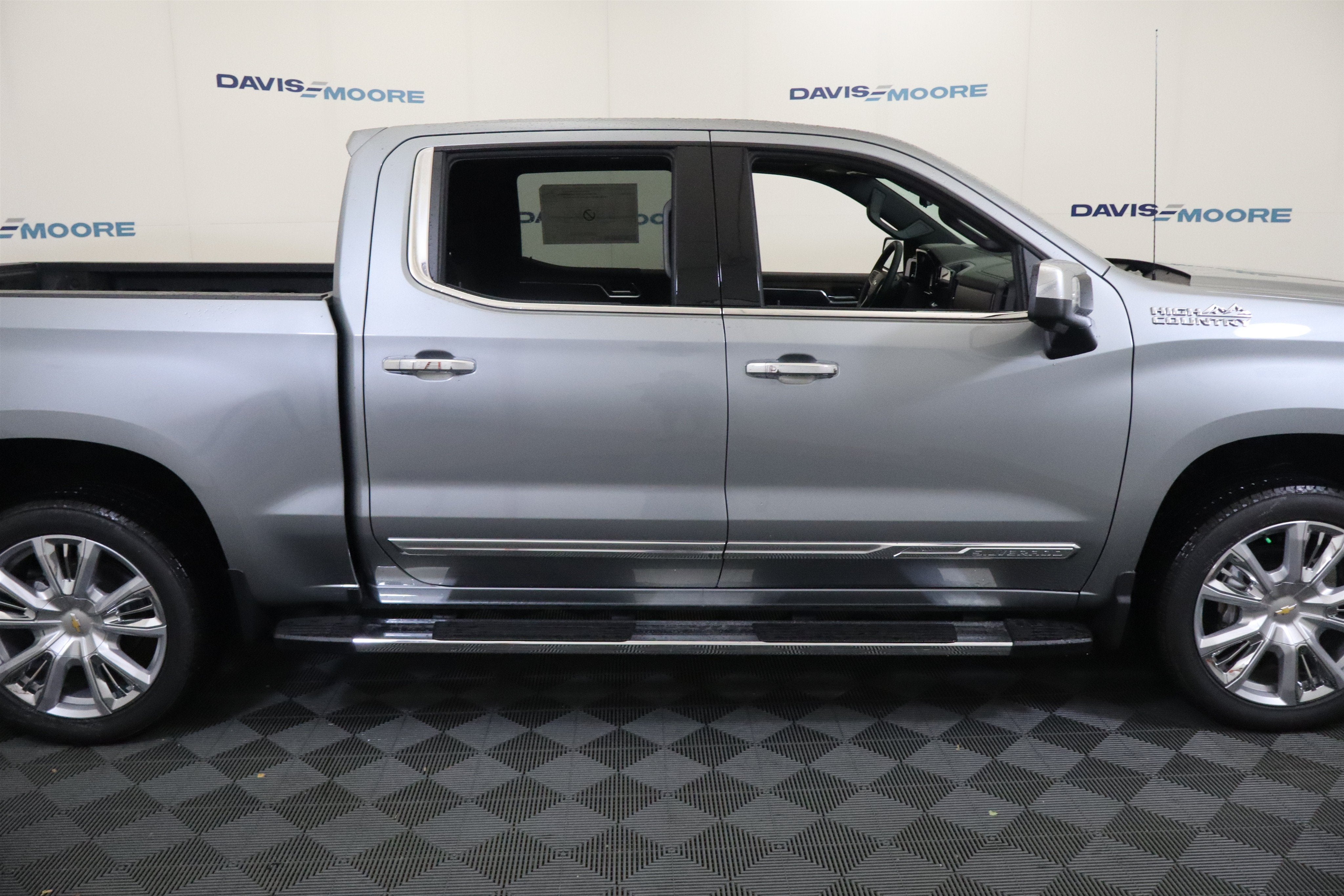 2026 Chevrolet Silverado 1500 High Country Crew Cab 4WD