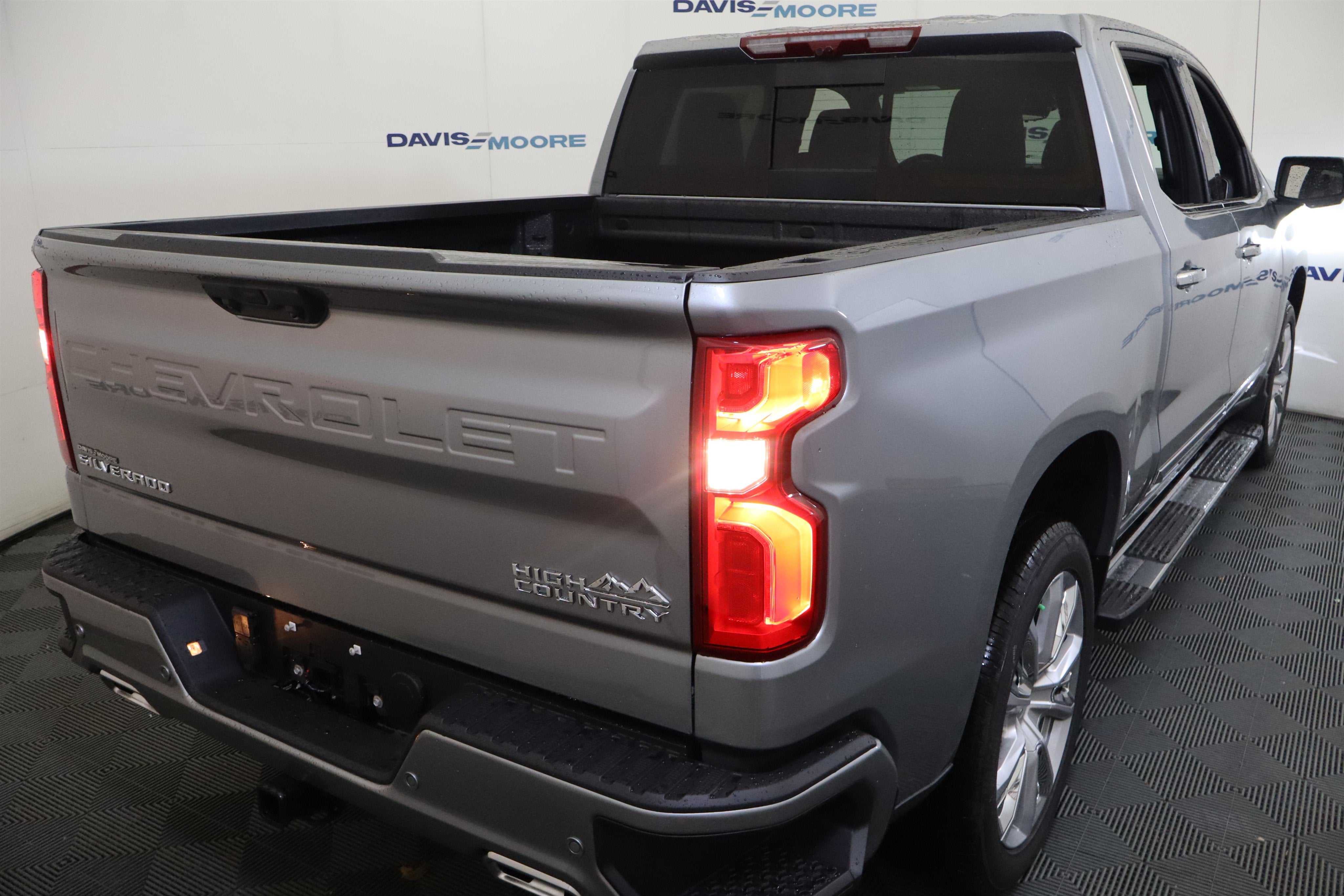 2026 Chevrolet Silverado 1500 High Country Crew Cab 4WD