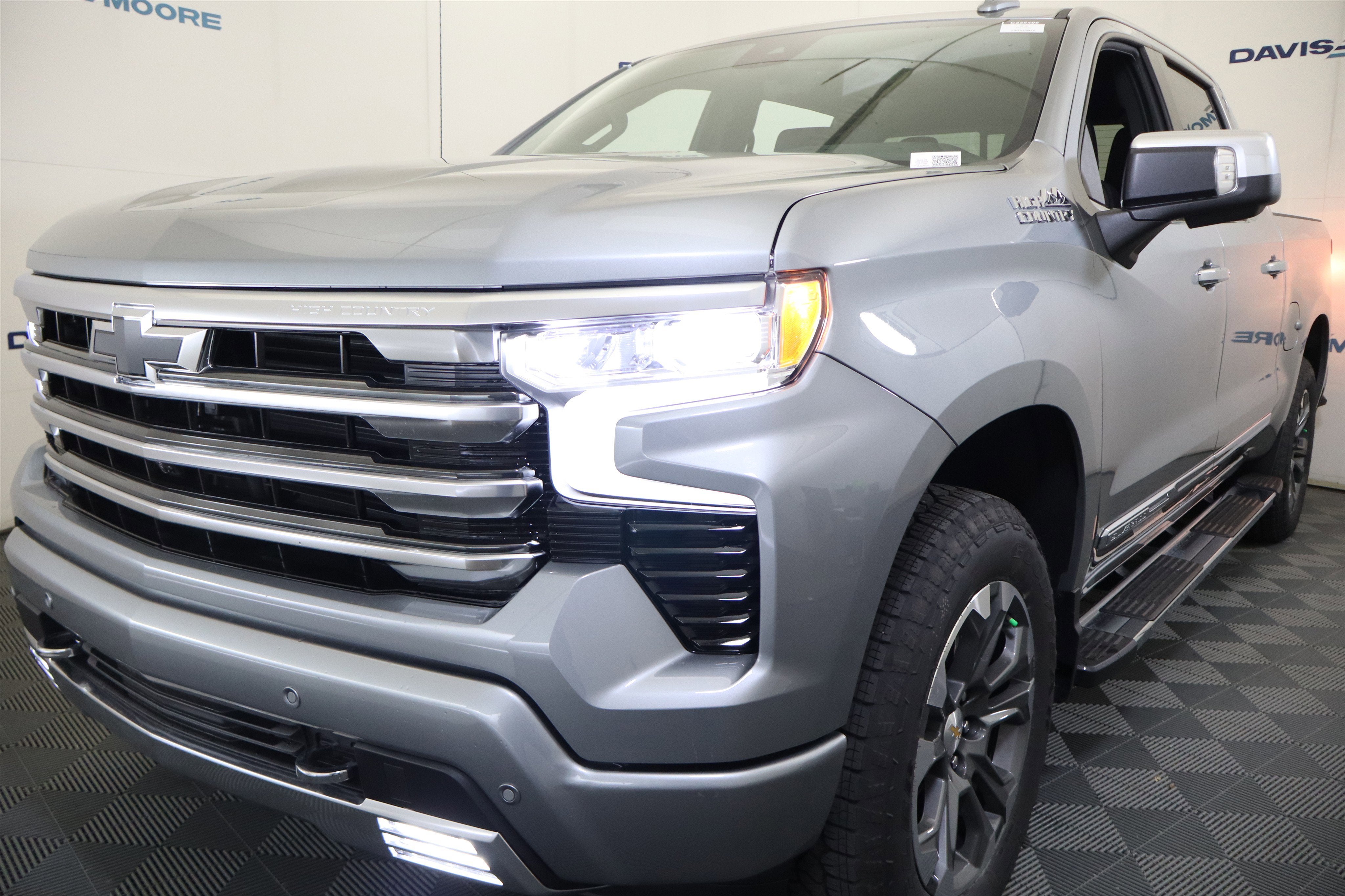 2026 Chevrolet Silverado 1500 High Country Crew Cab 4WD